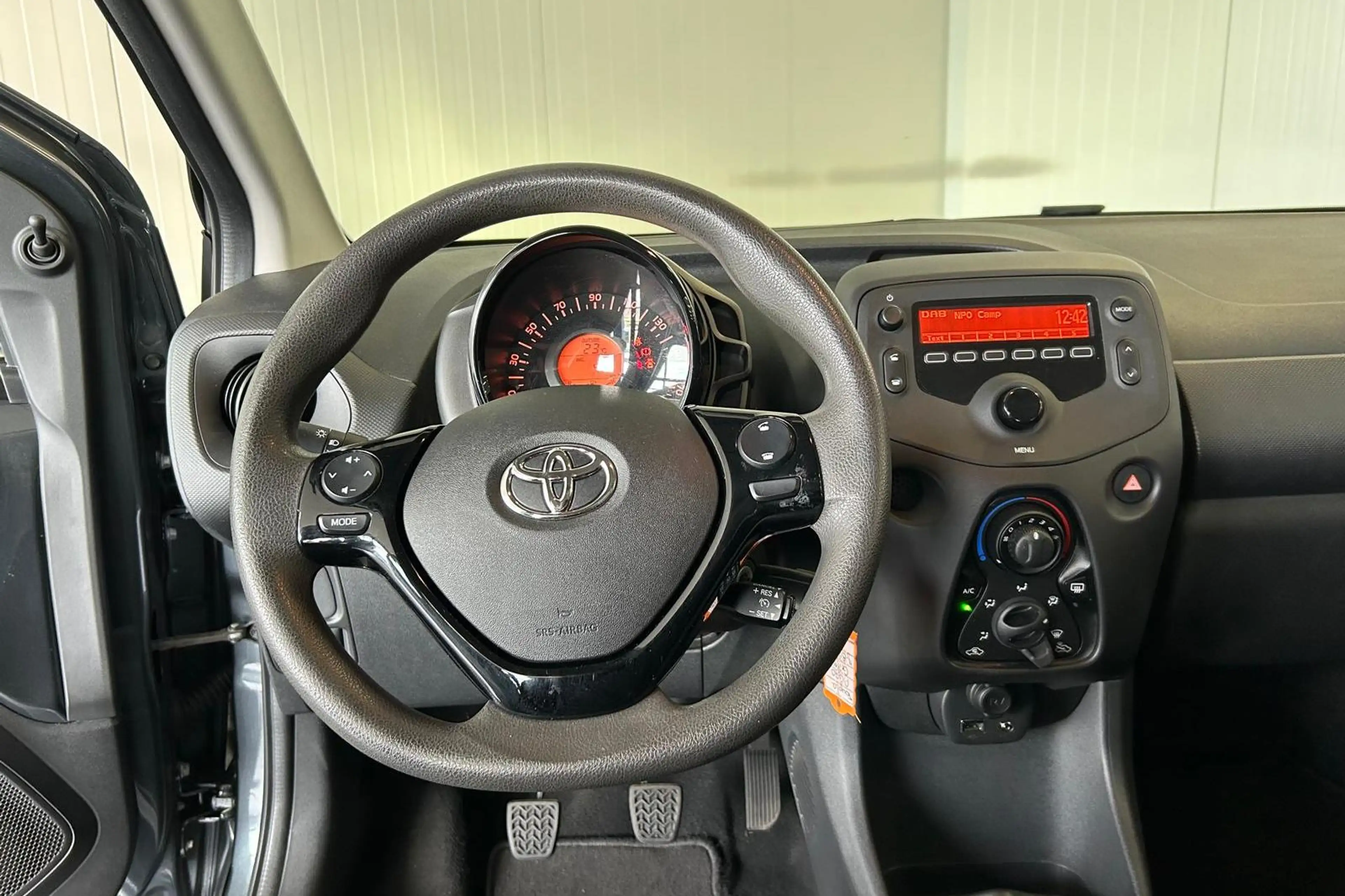 Toyota Aygo 1.0 VVT-i X-Fun, Airco, Bluetooth — photo 13