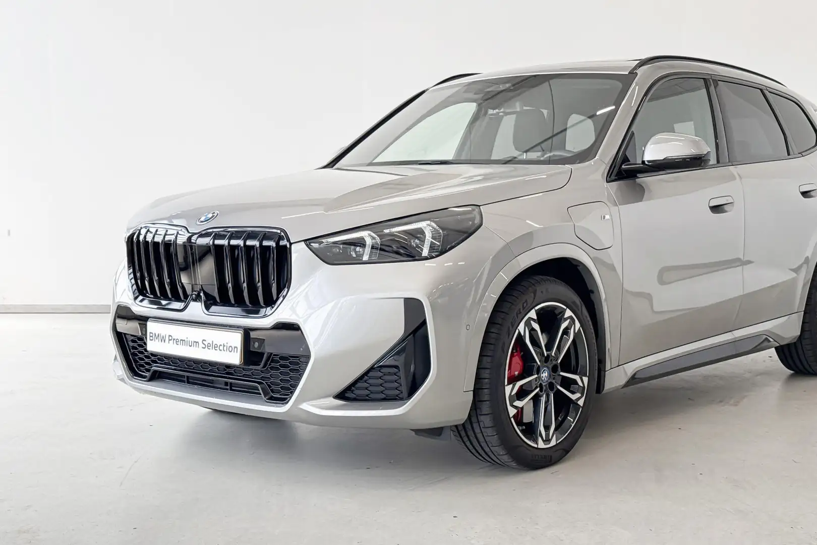 BMW X1 xDrive25e Innovation Pack M Sportpakket Pro Aut. Grijs - 2