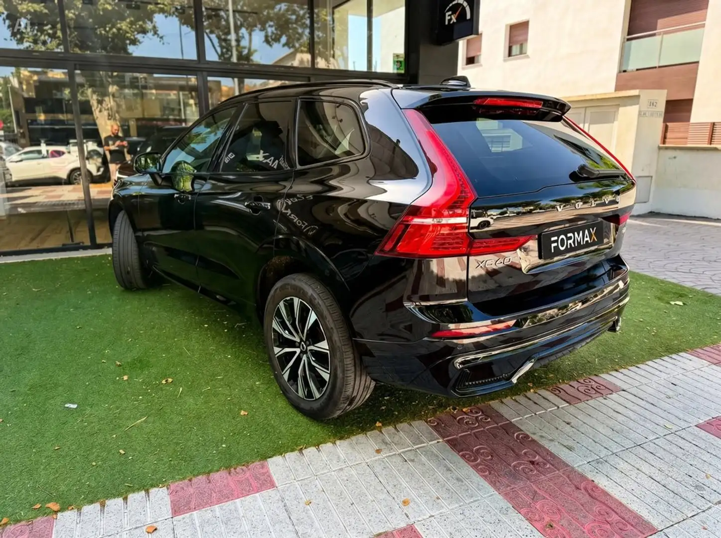 Volvo XC60 2.0 B4 G Plus Dark Auto Negro - 2