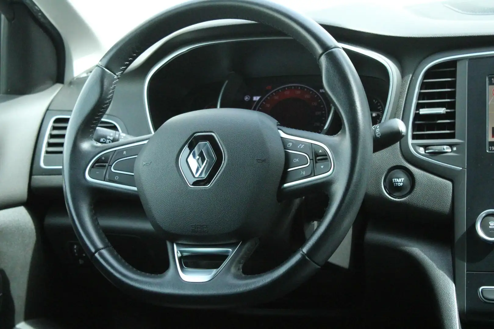 Renault Megane Estate 1.3 TCe Limited AUT KEYLESS PDC 140 PK CRUI Schwarz - 2