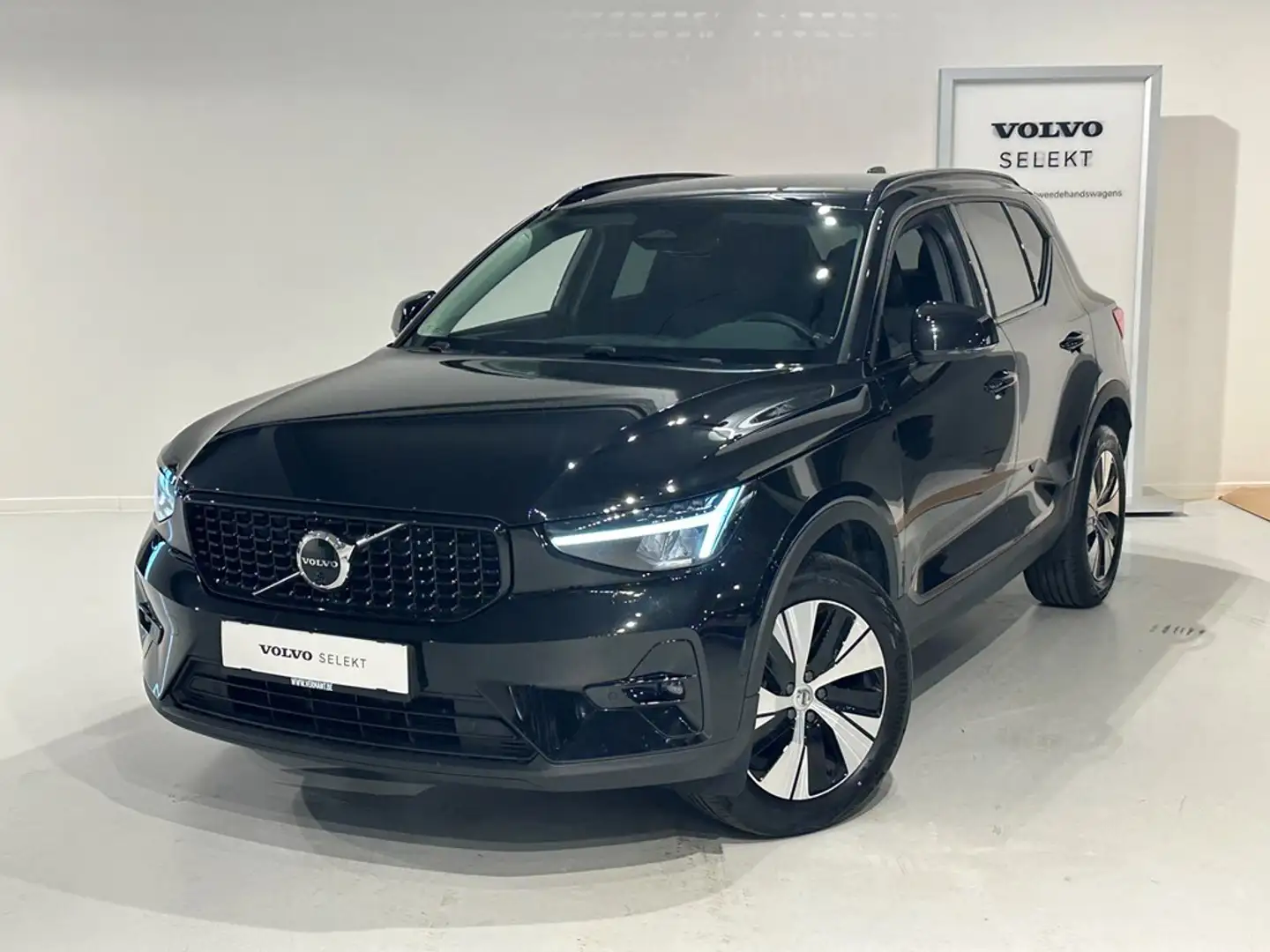 Volvo XC40 B3 Mild Hybride Dark Plus + LEDER/ELECTR ZETELS/36 Noir - 1