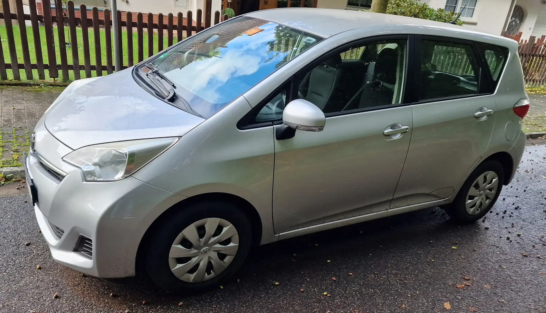 Toyota Verso-S Verso S Verso S 1.33 VVT-i Multidrive Life Silber - 2