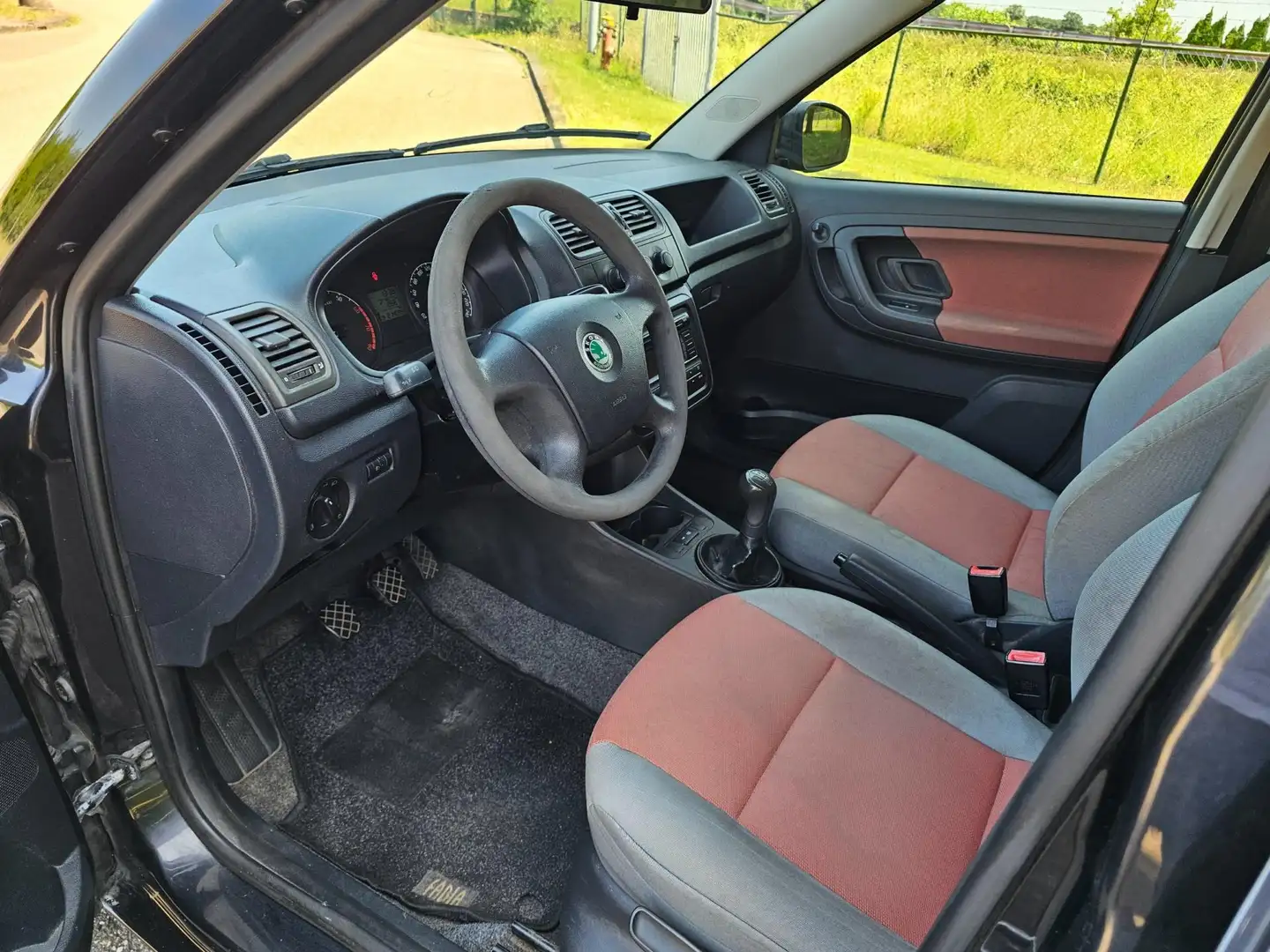 Skoda Fabia Combi 1.2 Go Zwart - 2