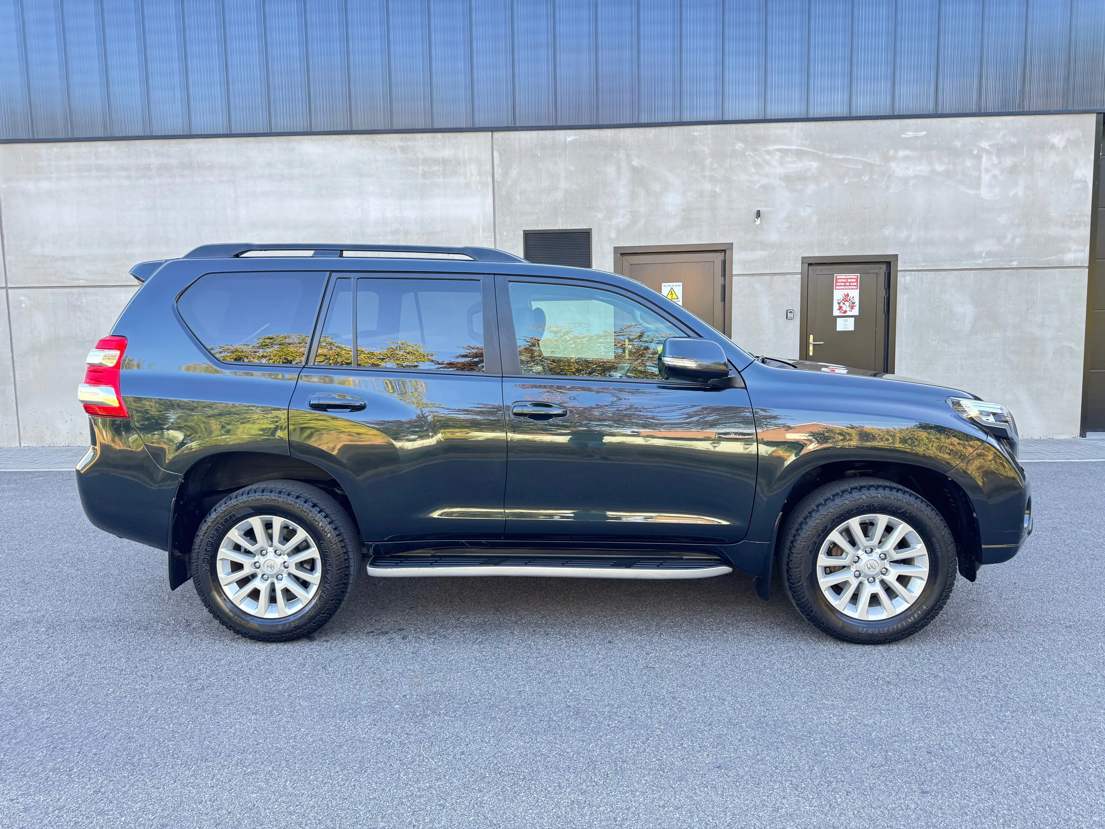 Toyota Land Cruiser 3.0 D-4D / Automaat / 5PL / Full-Option / Export Afrik Only — photo 6