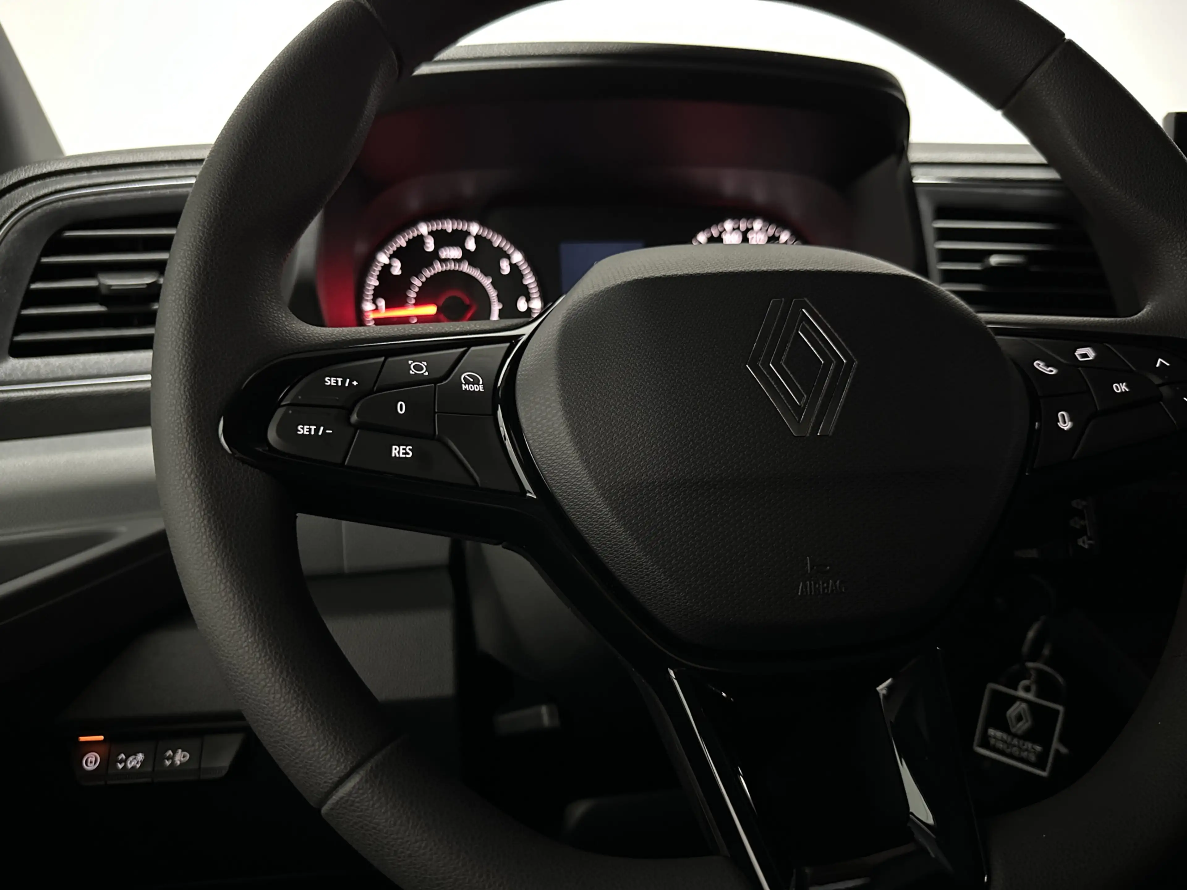 Renault Master T35 2.0 dCi 170 L3H2 Red Van - Camera / Carplay / — photo 13