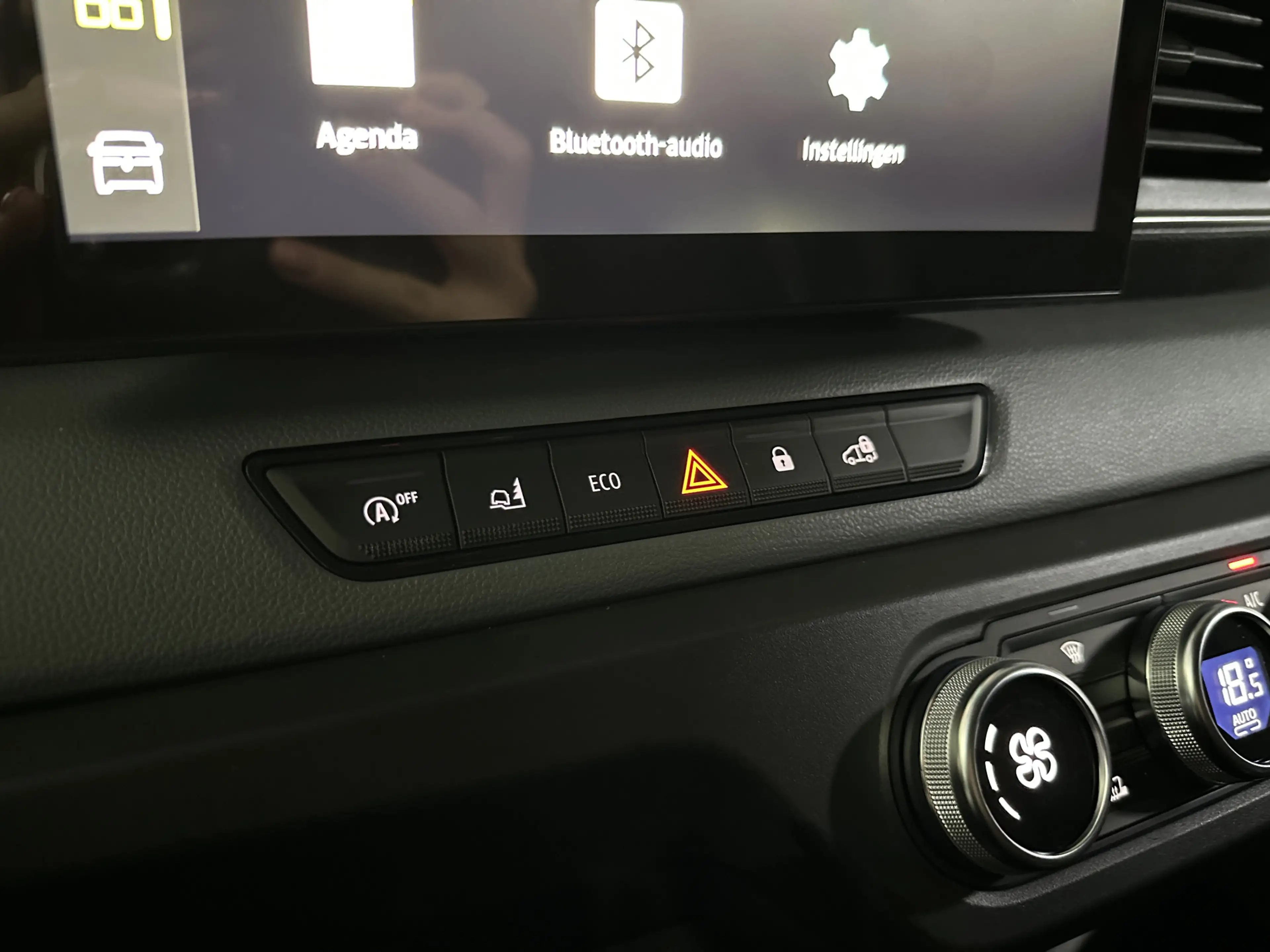 Renault Master T35 2.0 dCi 170 L3H2 Red Van - Camera / Carplay / — photo 18