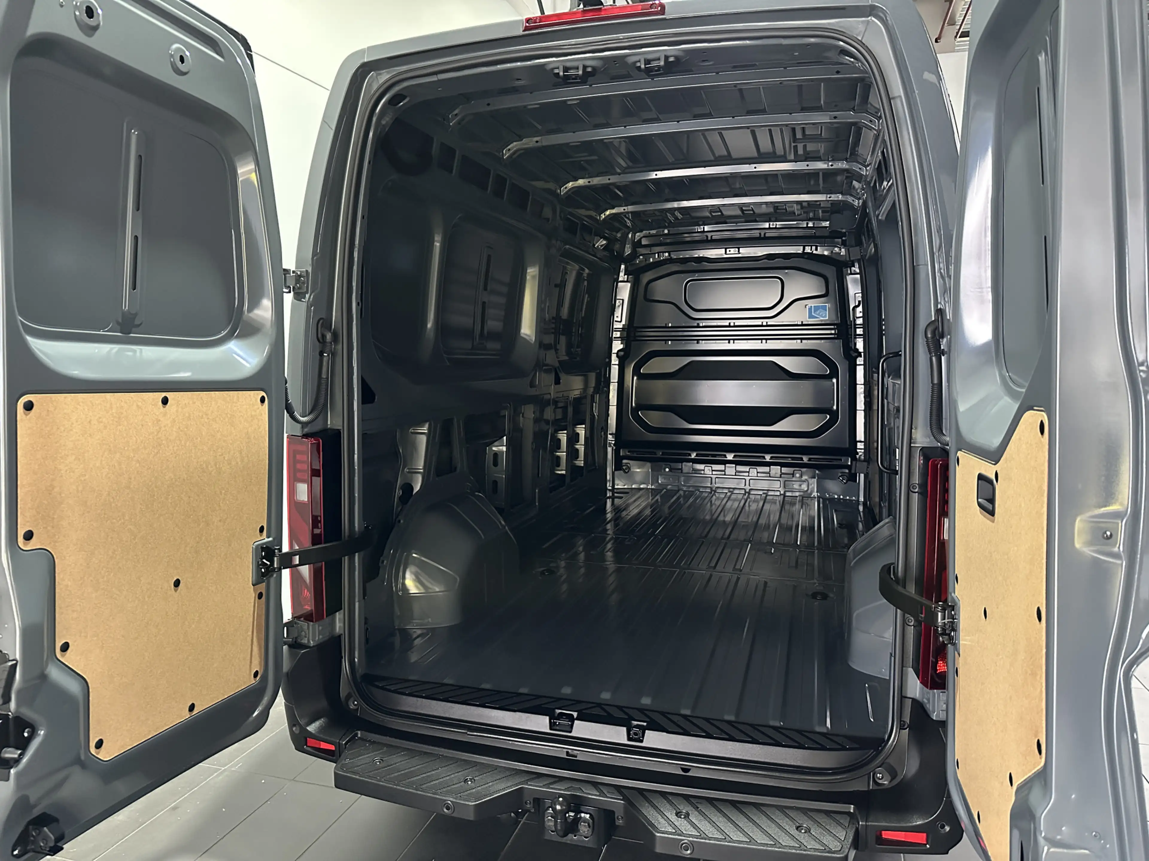 Renault Master T35 2.0 dCi 170 L3H2 Red Van - Camera / Carplay / — photo 28
