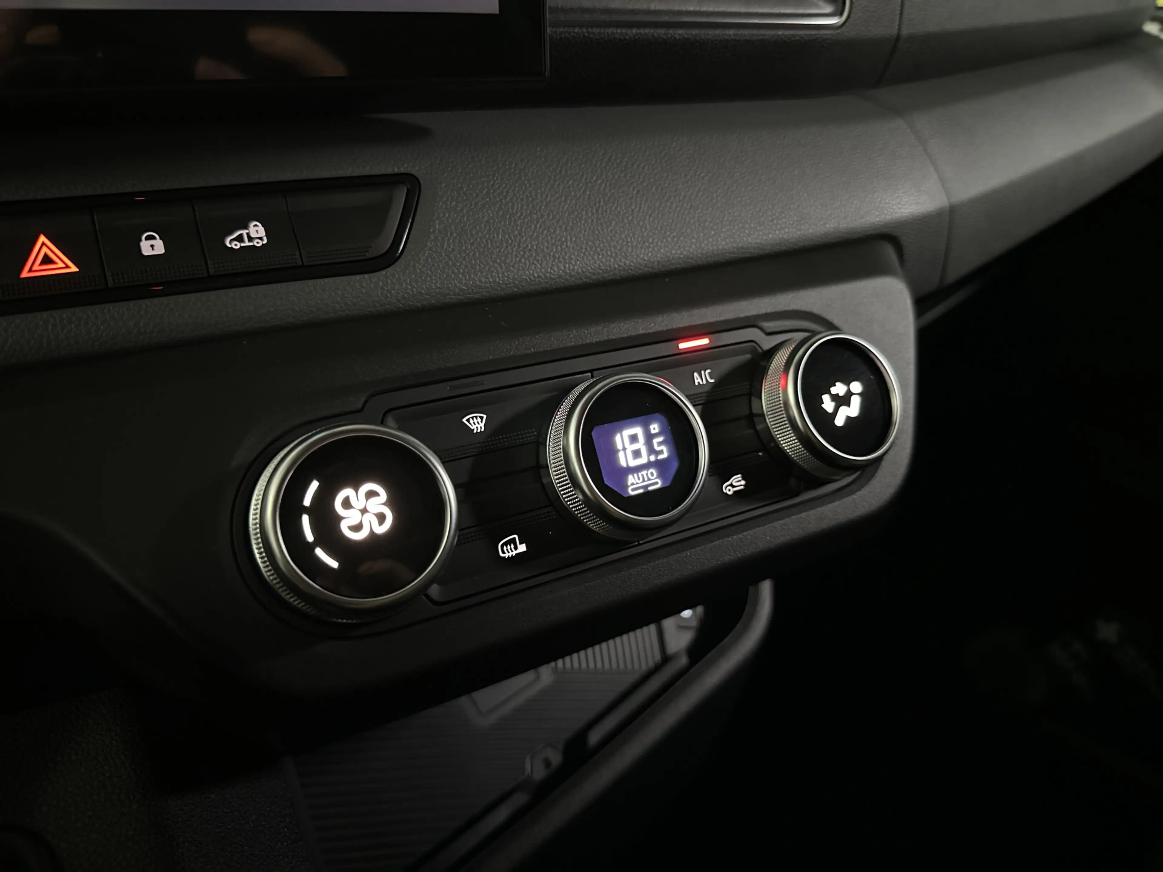 Renault Master T35 2.0 dCi 170 L3H2 Red Van - Camera / Carplay / — photo 19