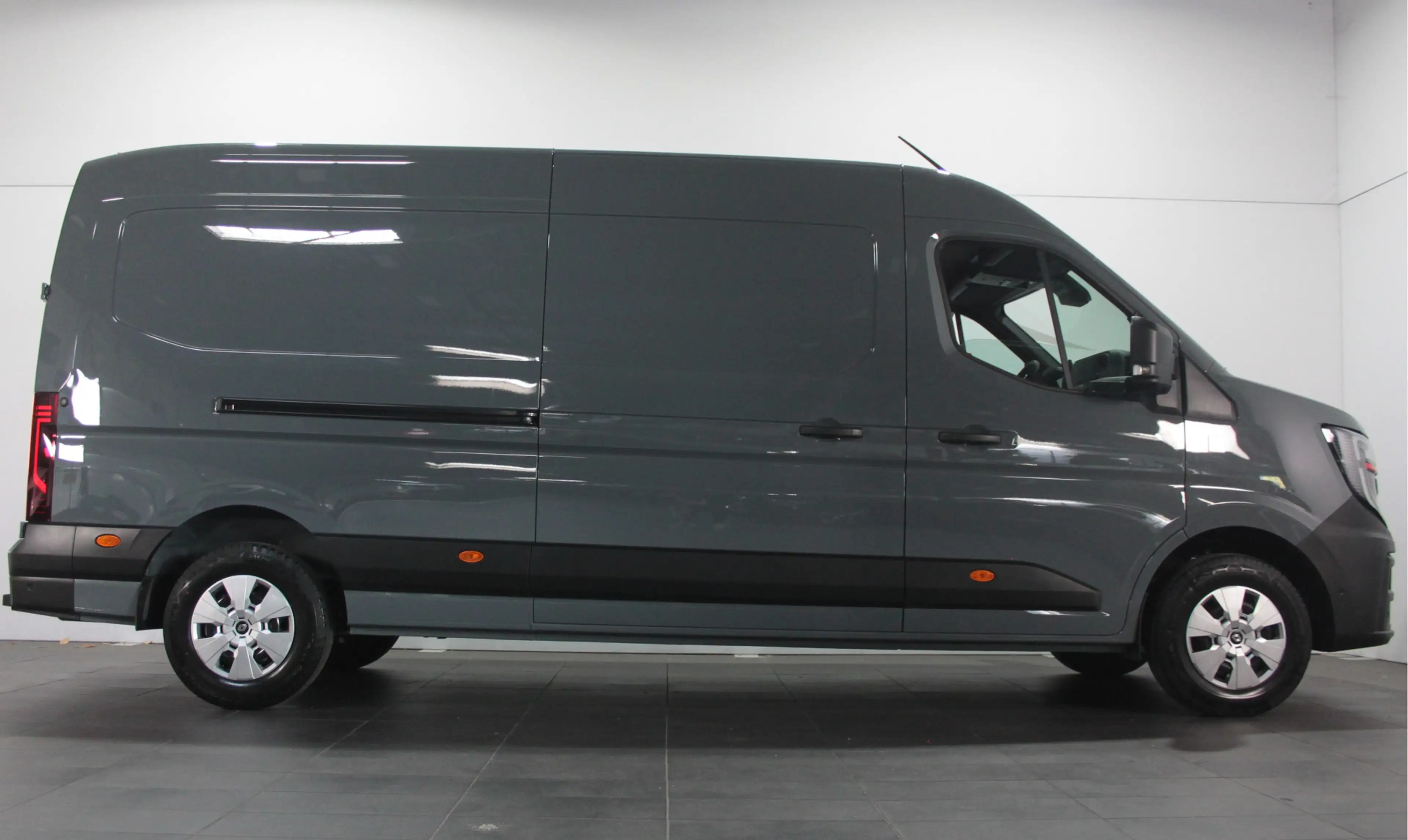 Renault Master T35 2.0 dCi 170 L3H2 Red Van - Camera / Carplay / — photo 7