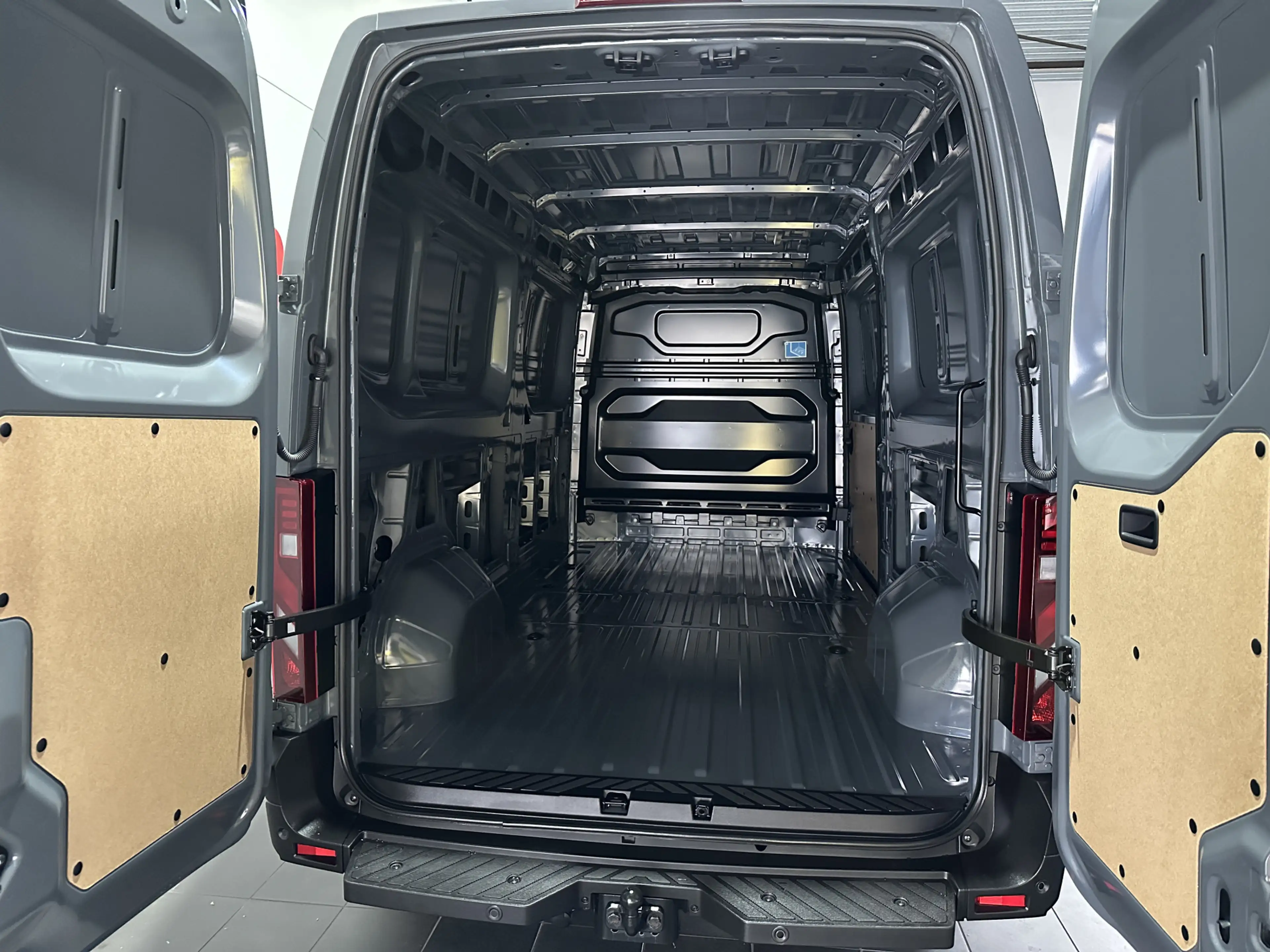 Renault Master T35 2.0 dCi 170 L3H2 Red Van - Camera / Carplay / — photo 29