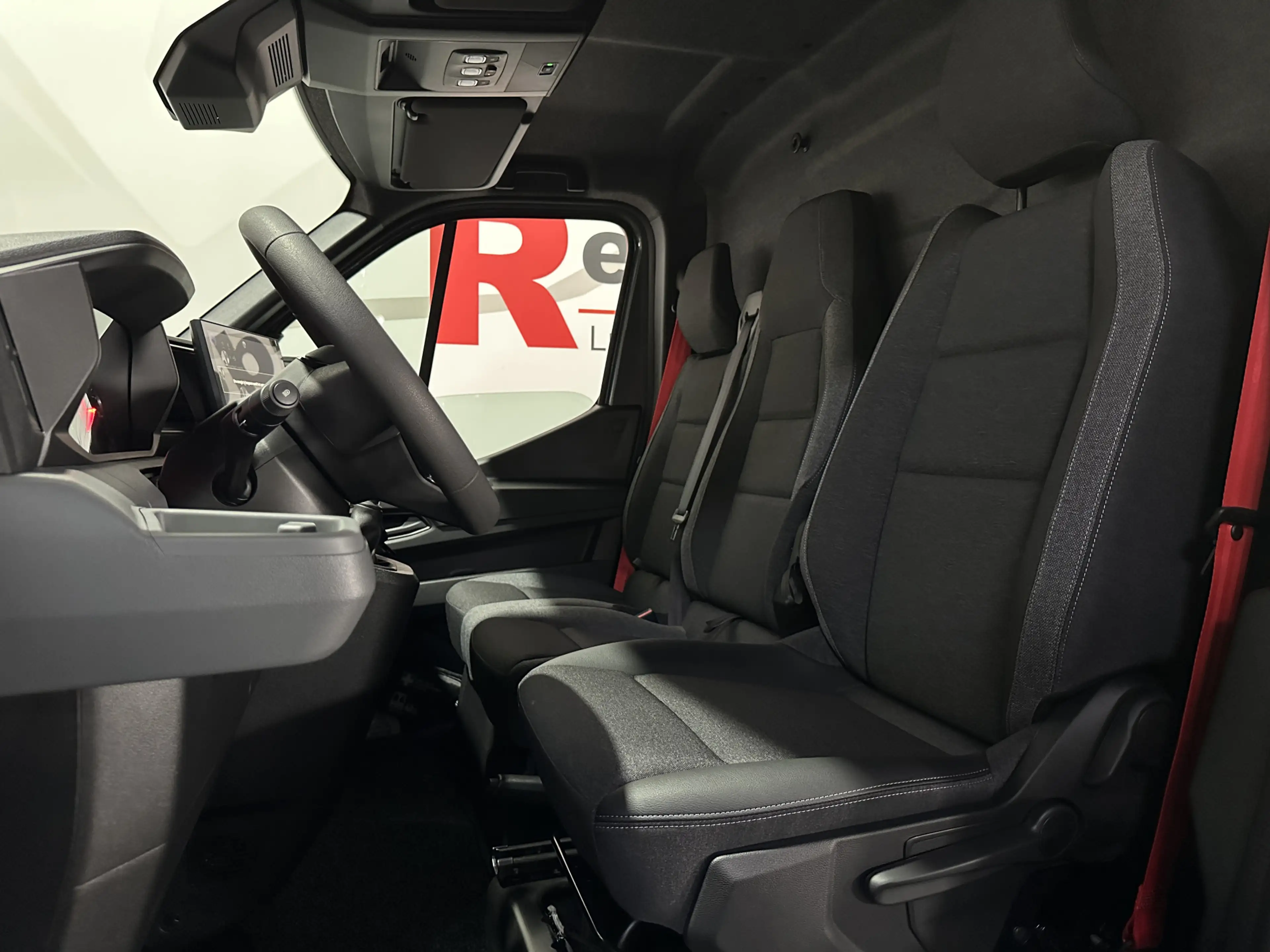 Renault Master T35 2.0 dCi 170 L3H2 Red Van - Camera / Carplay / — photo 3