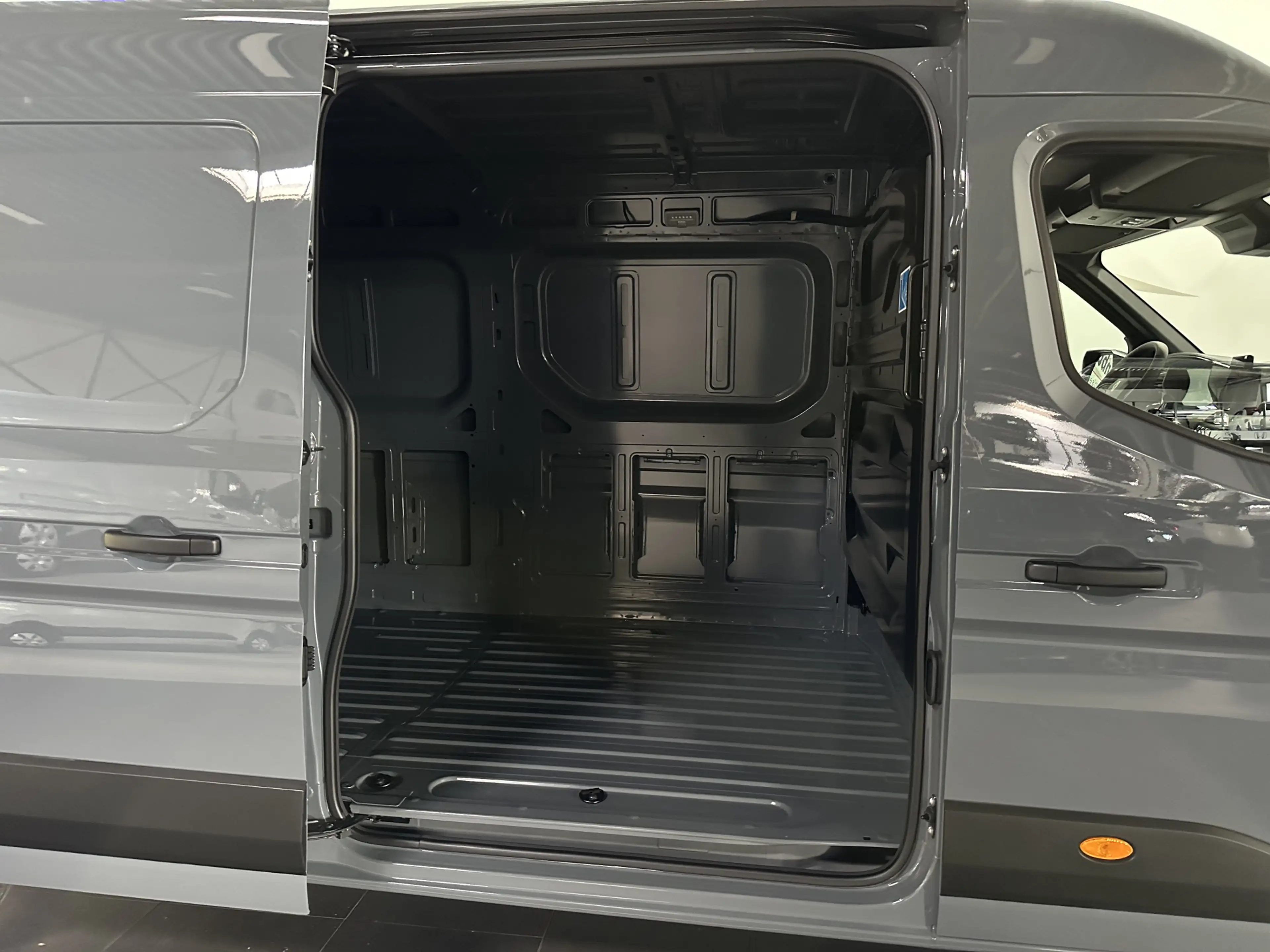 Renault Master T35 2.0 dCi 170 L3H2 Red Van - Camera / Carplay / — photo 30