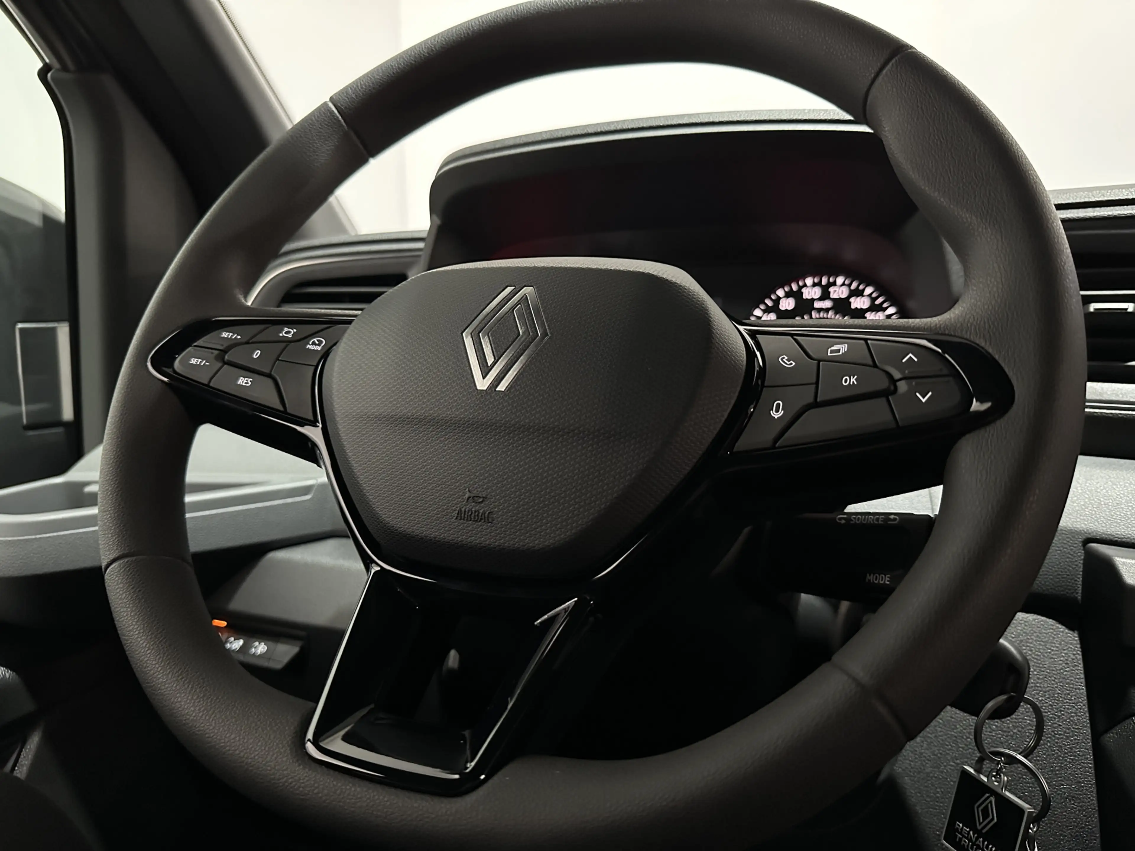 Renault Master T35 2.0 dCi 170 L3H2 Red Van - Camera / Carplay / — photo 11