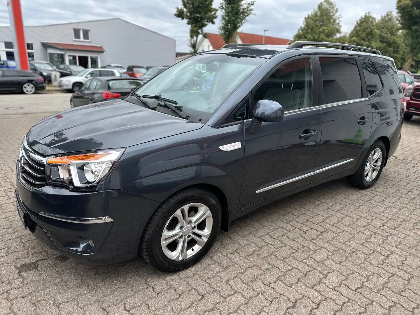 SsangYong Rodius Quartz 2WD/7-SITZE/SHZ/PDC/KLIMA/GJR Grau - 2