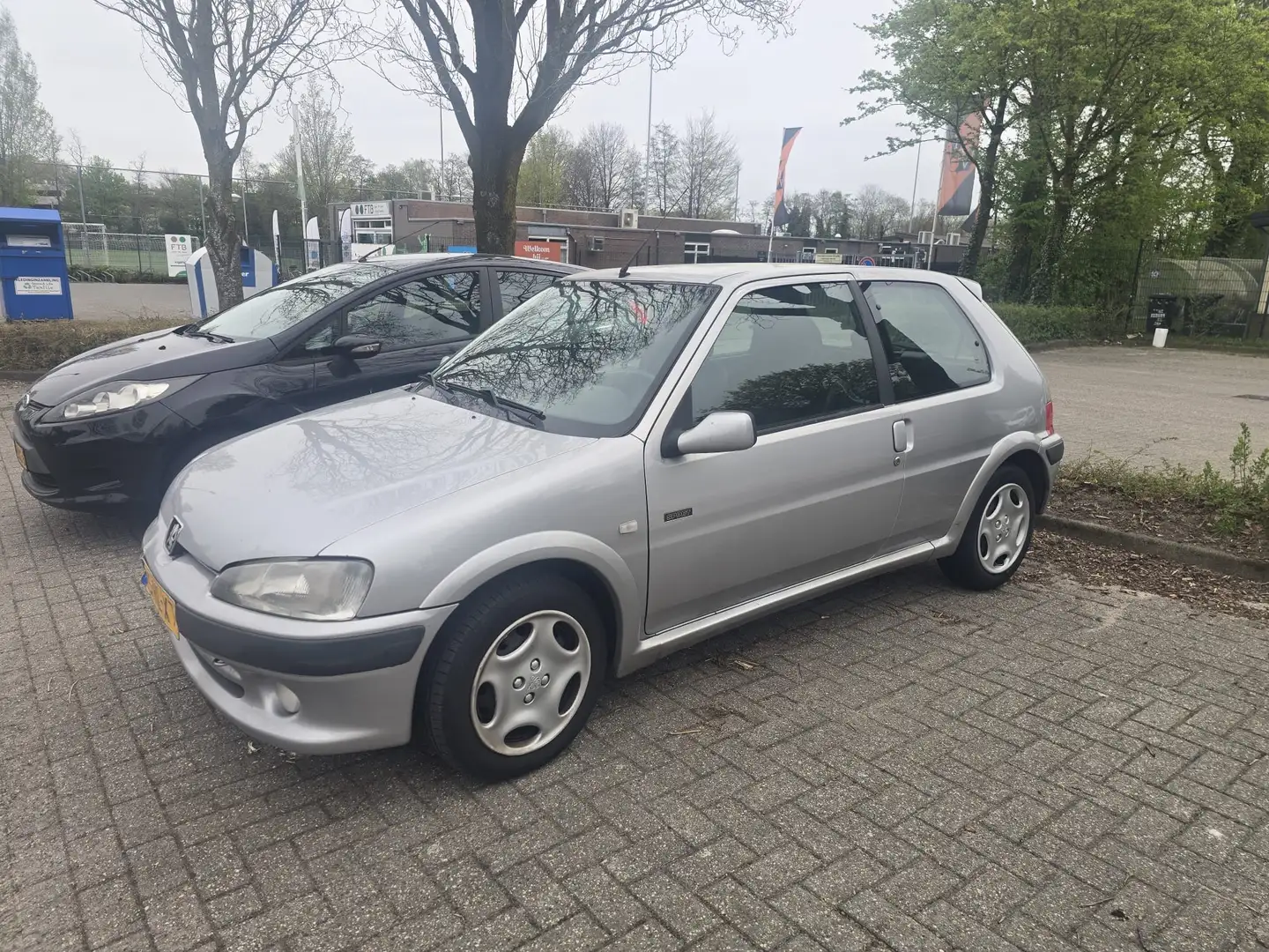Peugeot 106 106 1.1 Sport Grau - 1