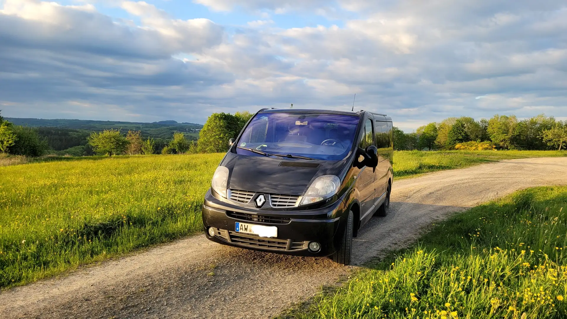 Renault Trafic L1H1 2,7t (8/9 Sitze) verglast - 1
