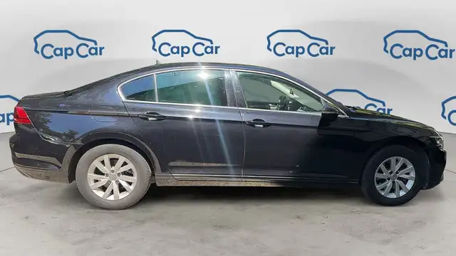 Volkswagen Passat view 4