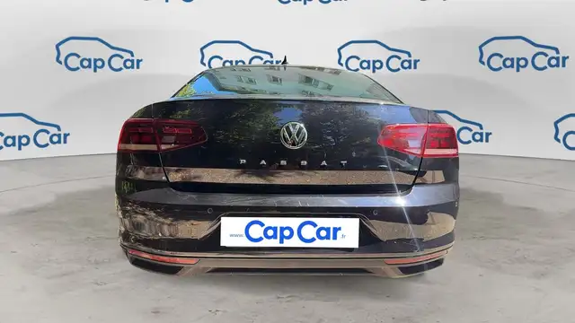 Volkswagen Passat view 3