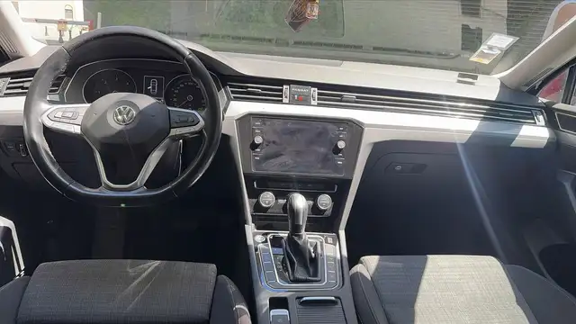 Volkswagen Passat view 11