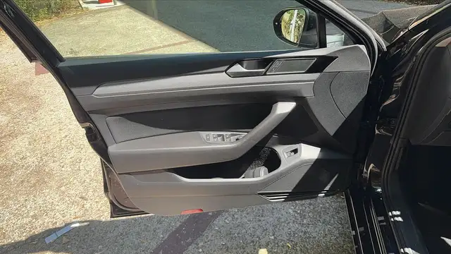 Volkswagen Passat view 7