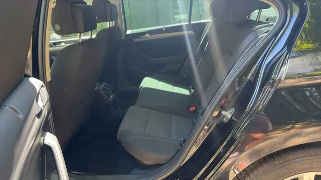 Volkswagen Passat view 9