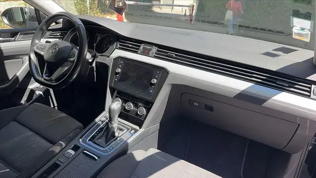 Volkswagen Passat view 10
