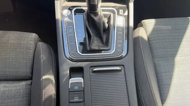 Volkswagen Passat view 13