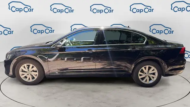 Volkswagen Passat view 2
