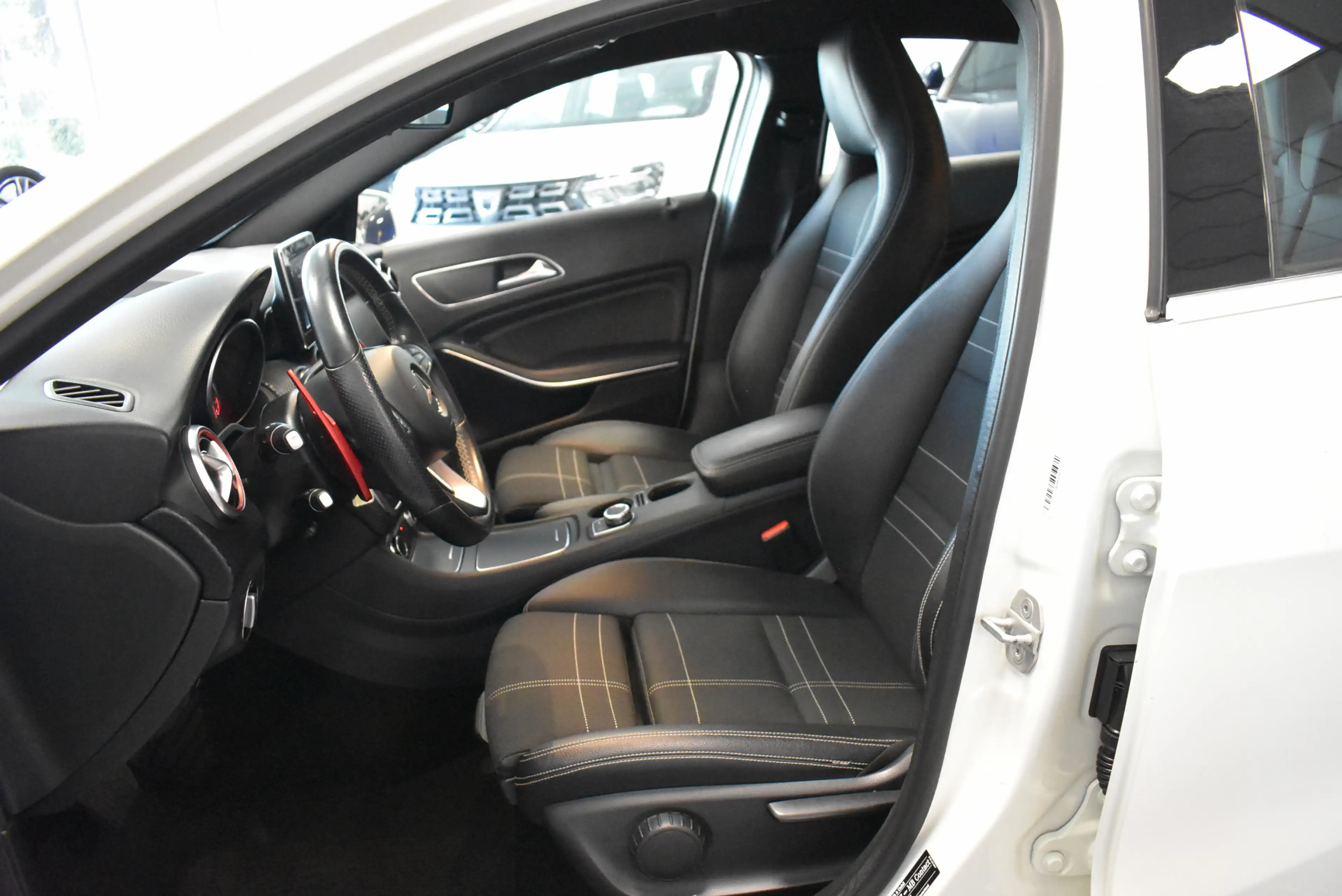 Mercedes-Benz A 200 Aut. BlueEfficiency Navi PDC Tempomat — photo 8