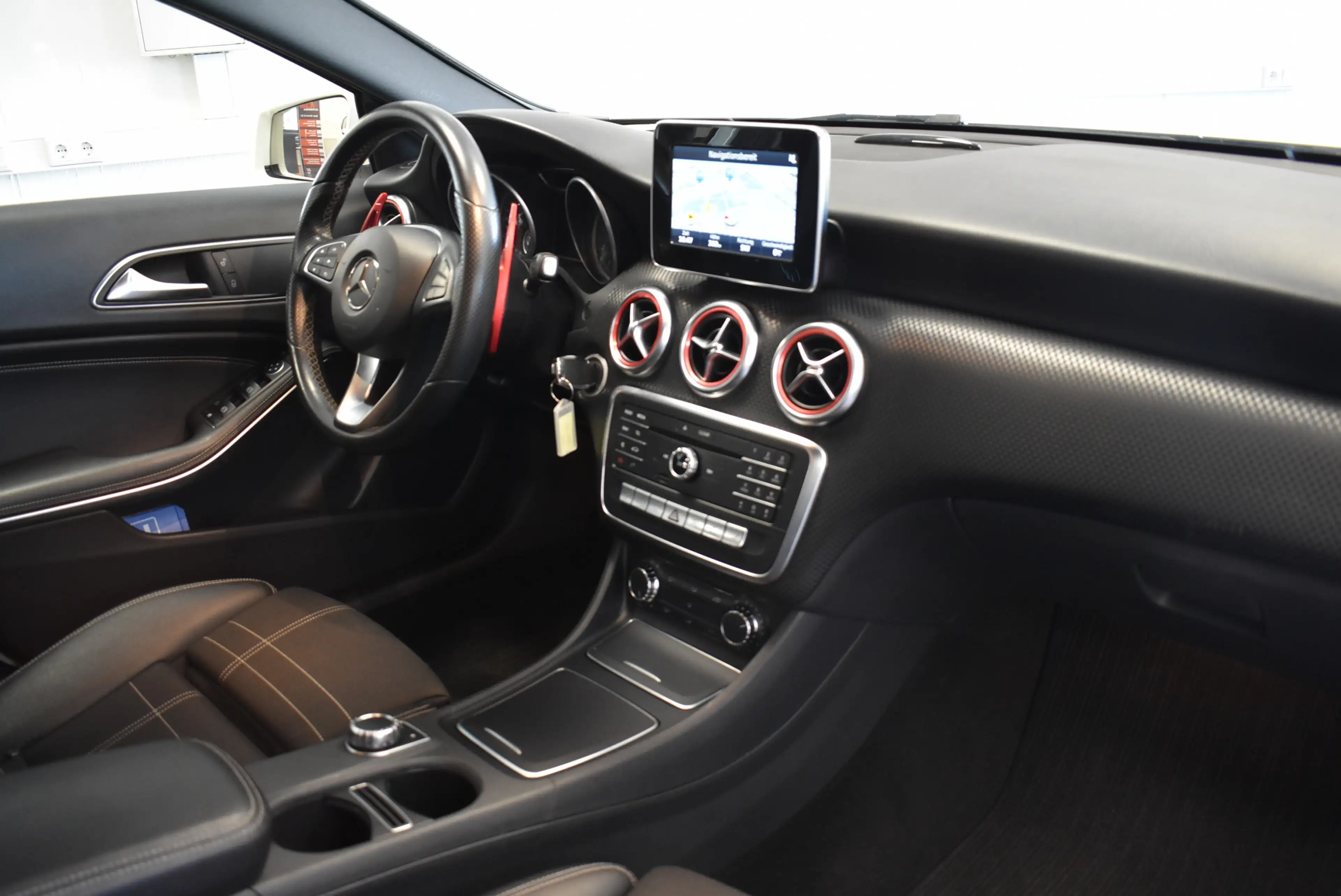 Mercedes-Benz A 200 Aut. BlueEfficiency Navi PDC Tempomat — photo 13