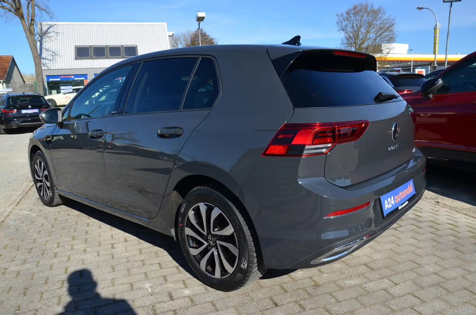 Volkswagen Golf VIII 1.5 eTSI Active LED Navi ACC Rückfahrkamera Gris - 2