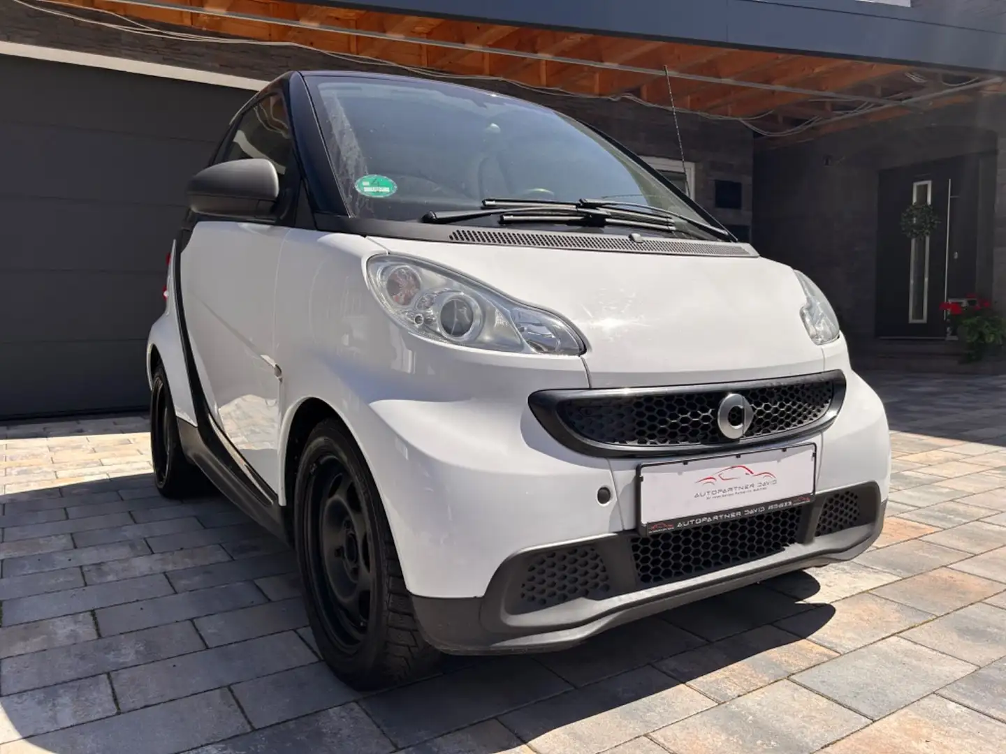 smart forTwo fortwo coupe Micro Hybrid Drive 52kW Schwarz - 1
