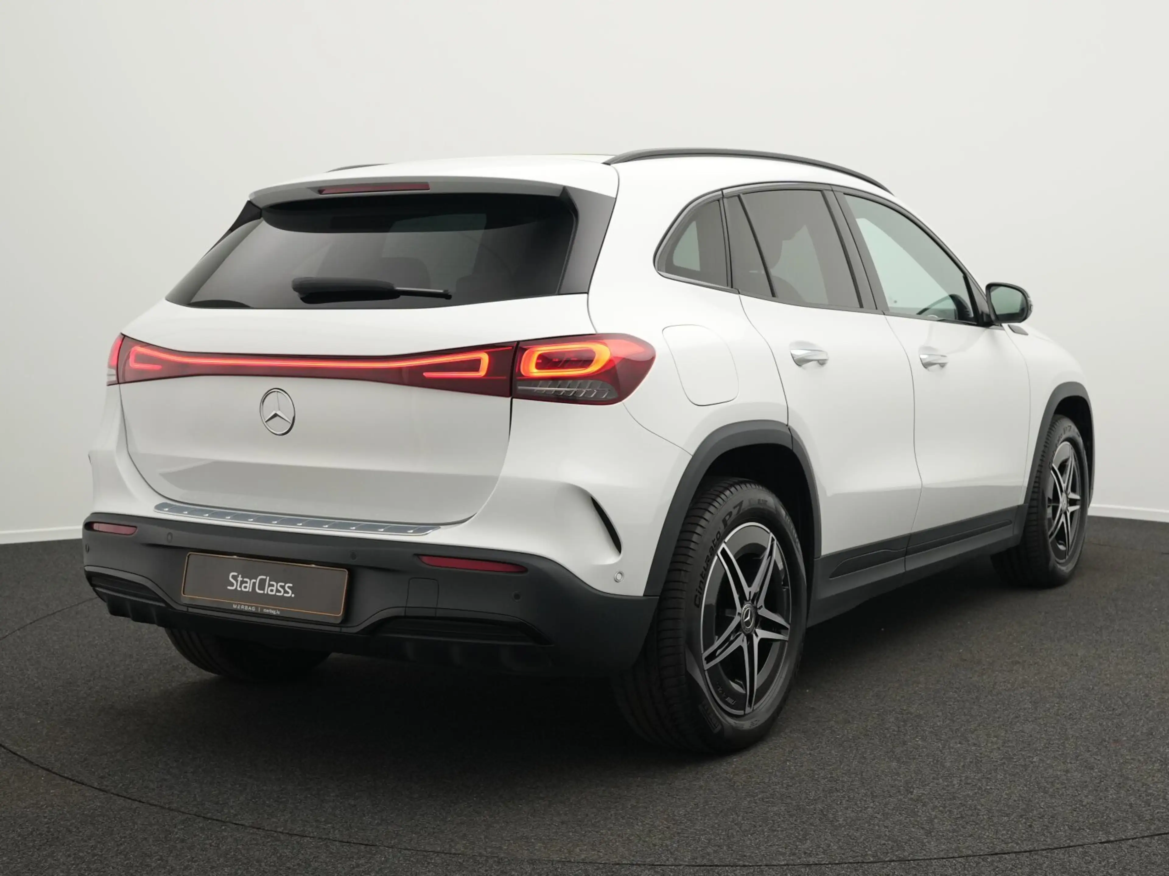 Mercedes-Benz EQA 300 EQA 300 4M AMG-Line LED+Pano+Keyless+Night+18" — photo 3