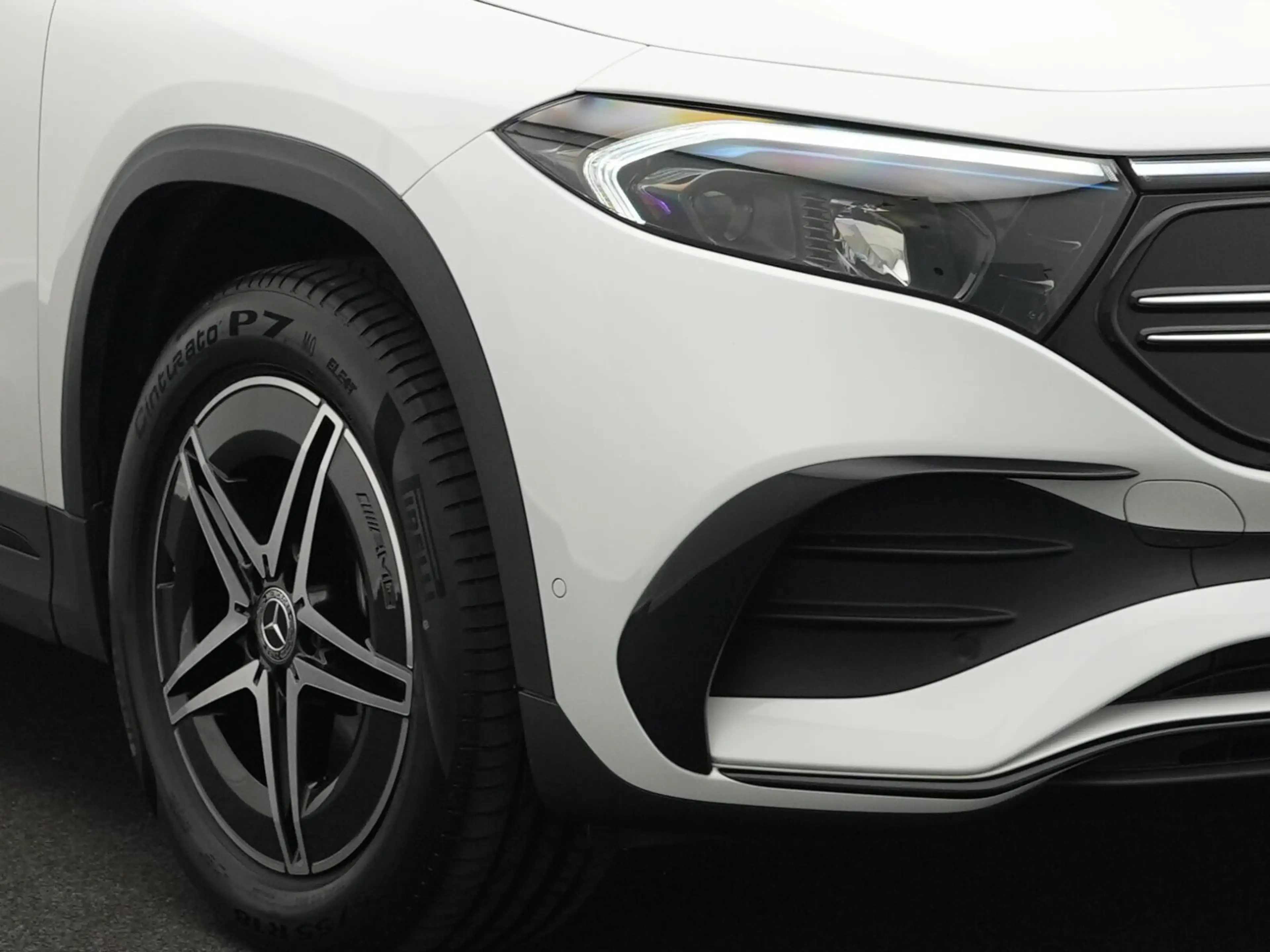 Mercedes-Benz EQA 300 EQA 300 4M AMG-Line LED+Pano+Keyless+Night+18" — photo 9