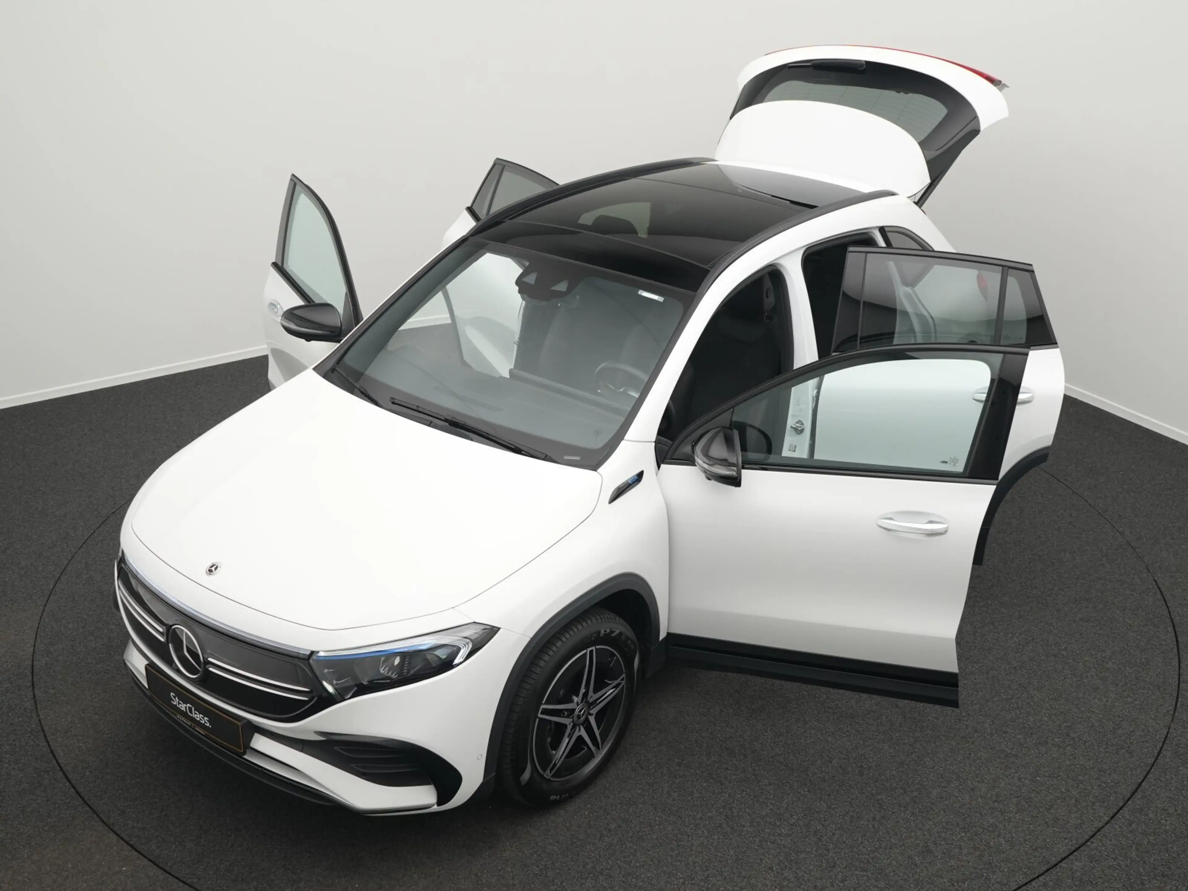 Mercedes-Benz EQA 300 EQA 300 4M AMG-Line LED+Pano+Keyless+Night+18" — photo 14