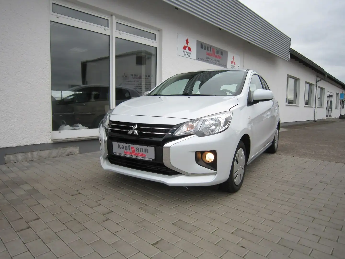 Mitsubishi Space Star Select+ 1.2 MIVEC ClearTec CVT Weiß - 1