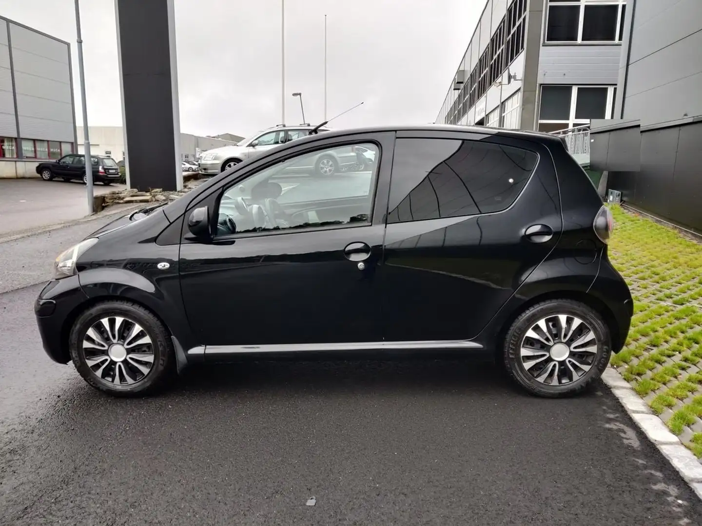 Toyota BB Aygo 5p 1.4d Sol Negru - 1