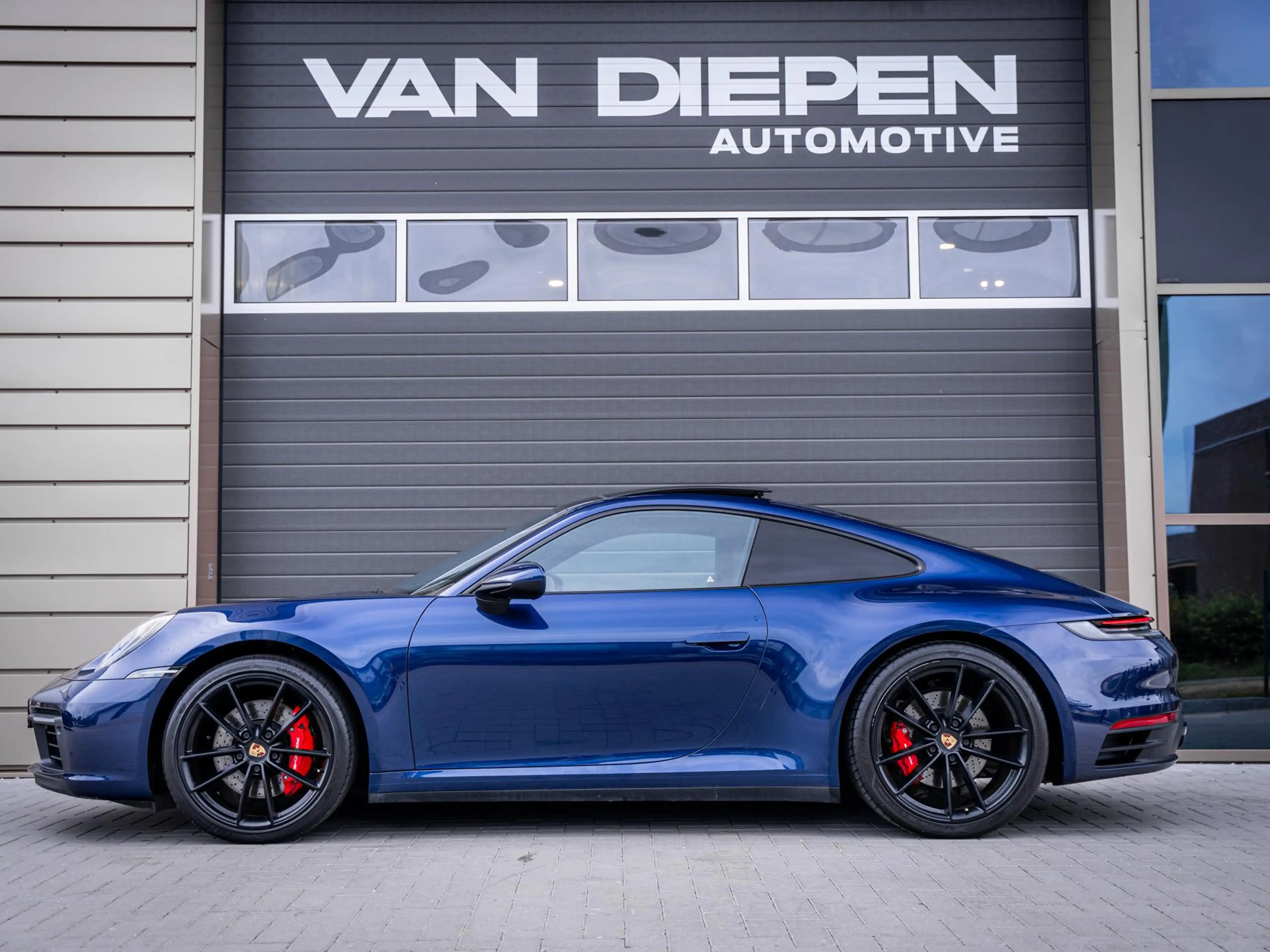 Porsche 992 992 3.0 Carrera S - Sport Chrono l BTW l Panorama — photo 9
