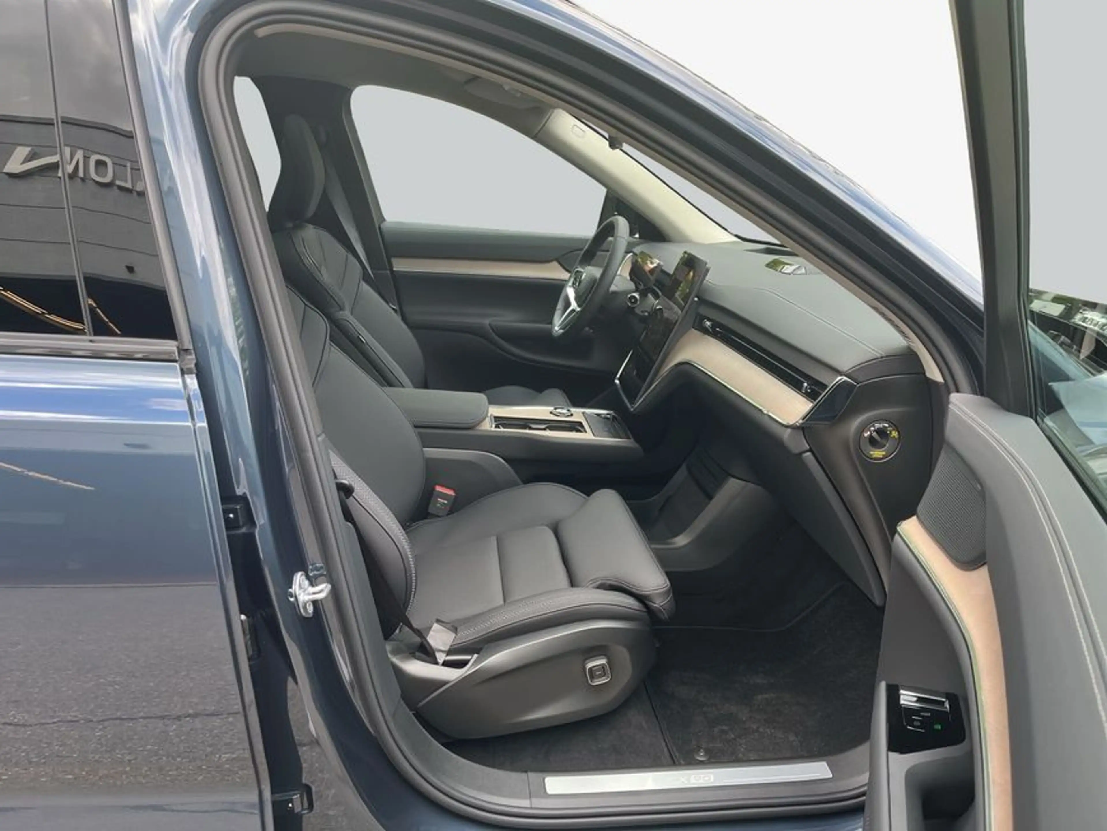 Volvo EX90 Twin Motor AWD Plus (7-Sitzer) — photo 13