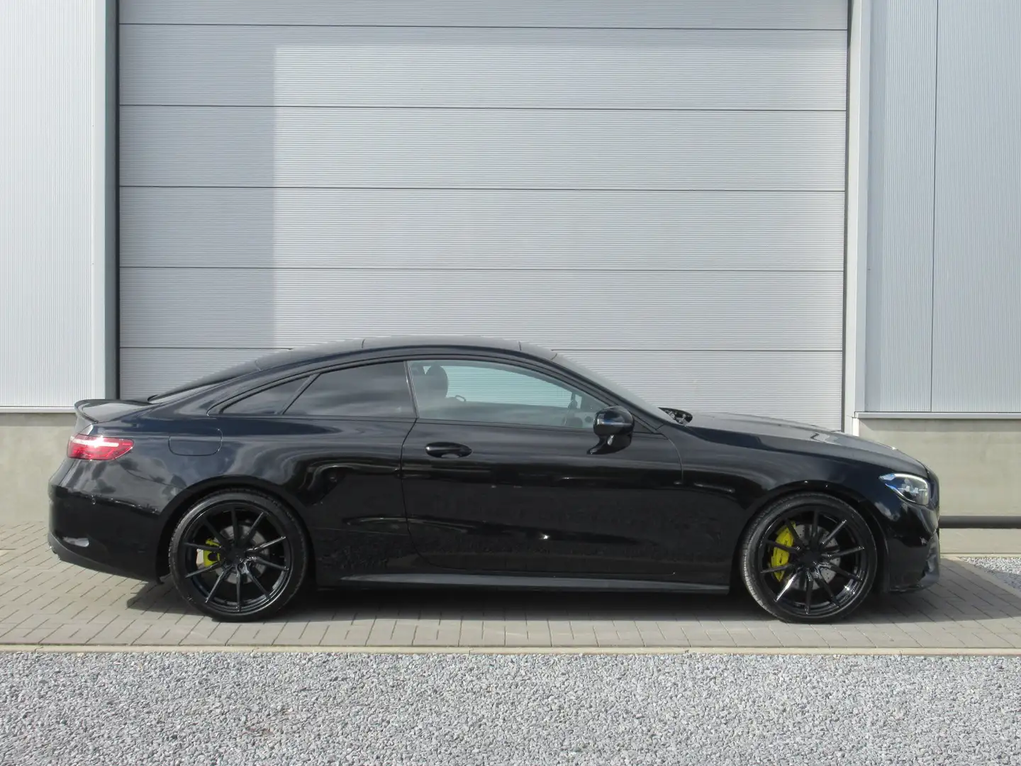Mercedes-Benz E 220 d €33800 netto / Coupe / AMG / Pano / Distronic Schwarz - 2