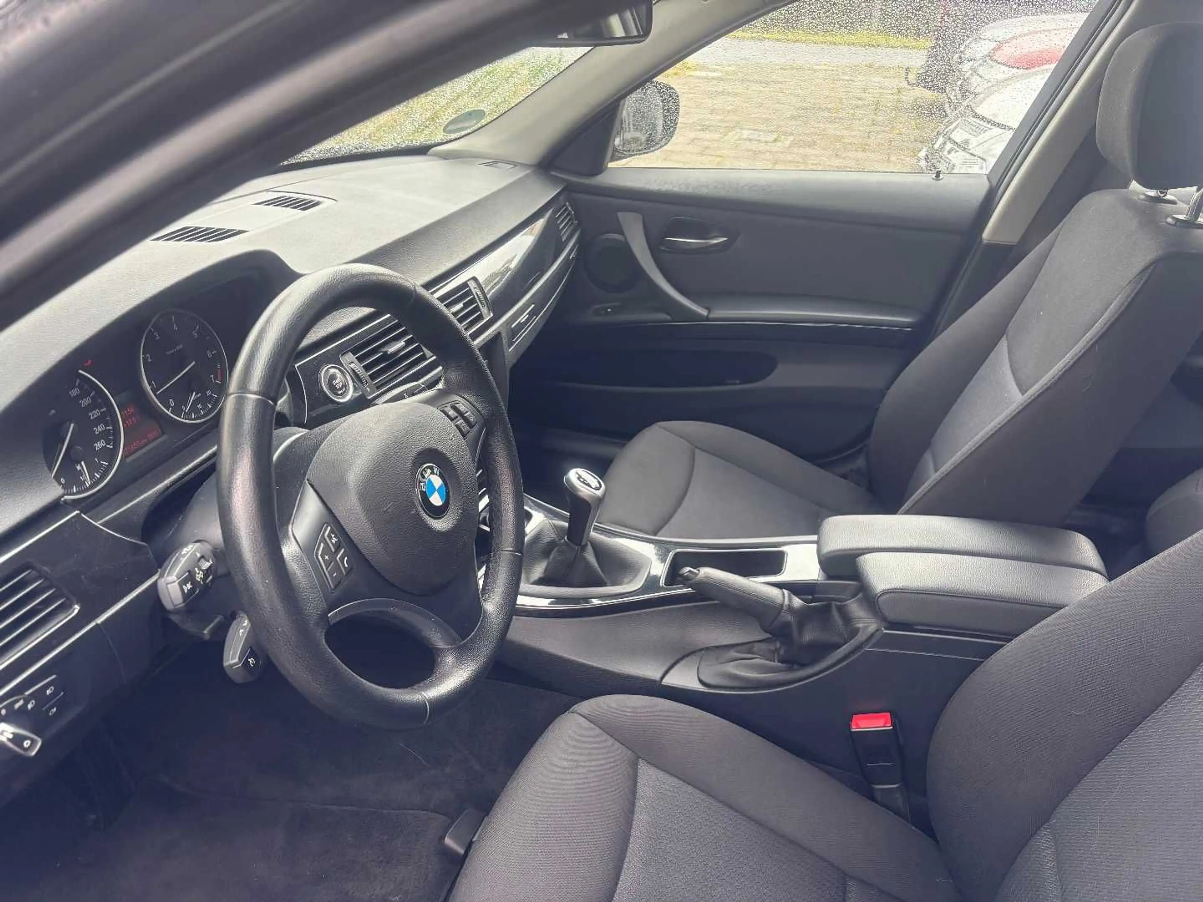 BMW 318 I — photo 15
