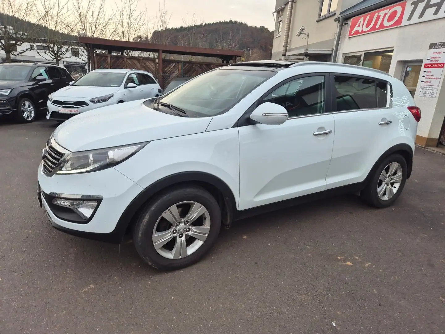 Kia Sportage 1.Hand, Schiebedach, Leder Weiß - 2
