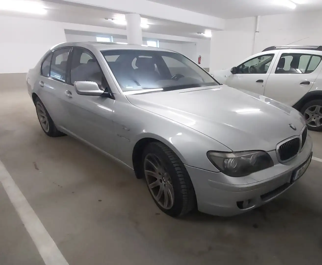 BMW 745 745d Silber - 1