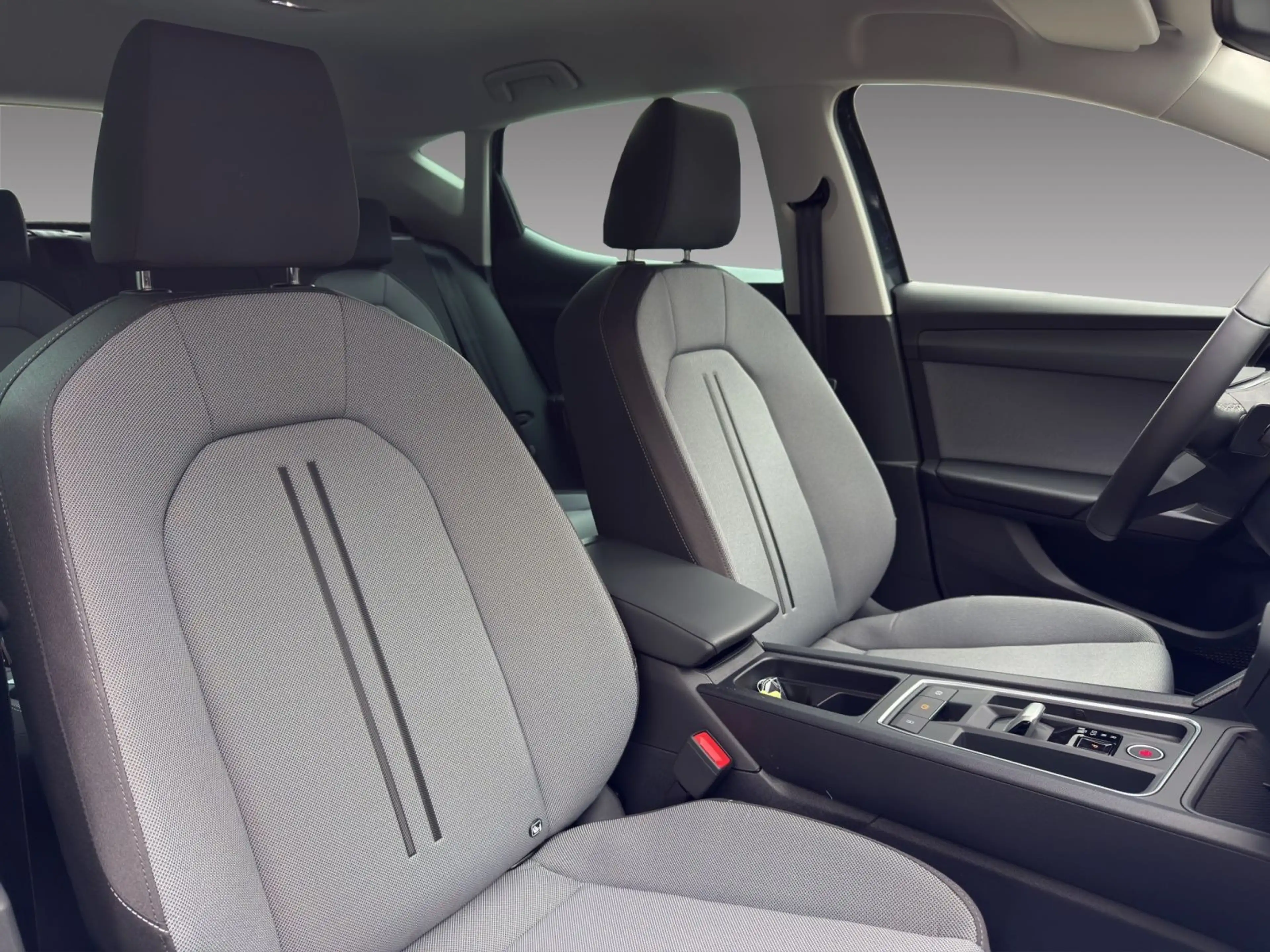 SEAT Leon Road Edition 1.5TSI DSG — photo 9
