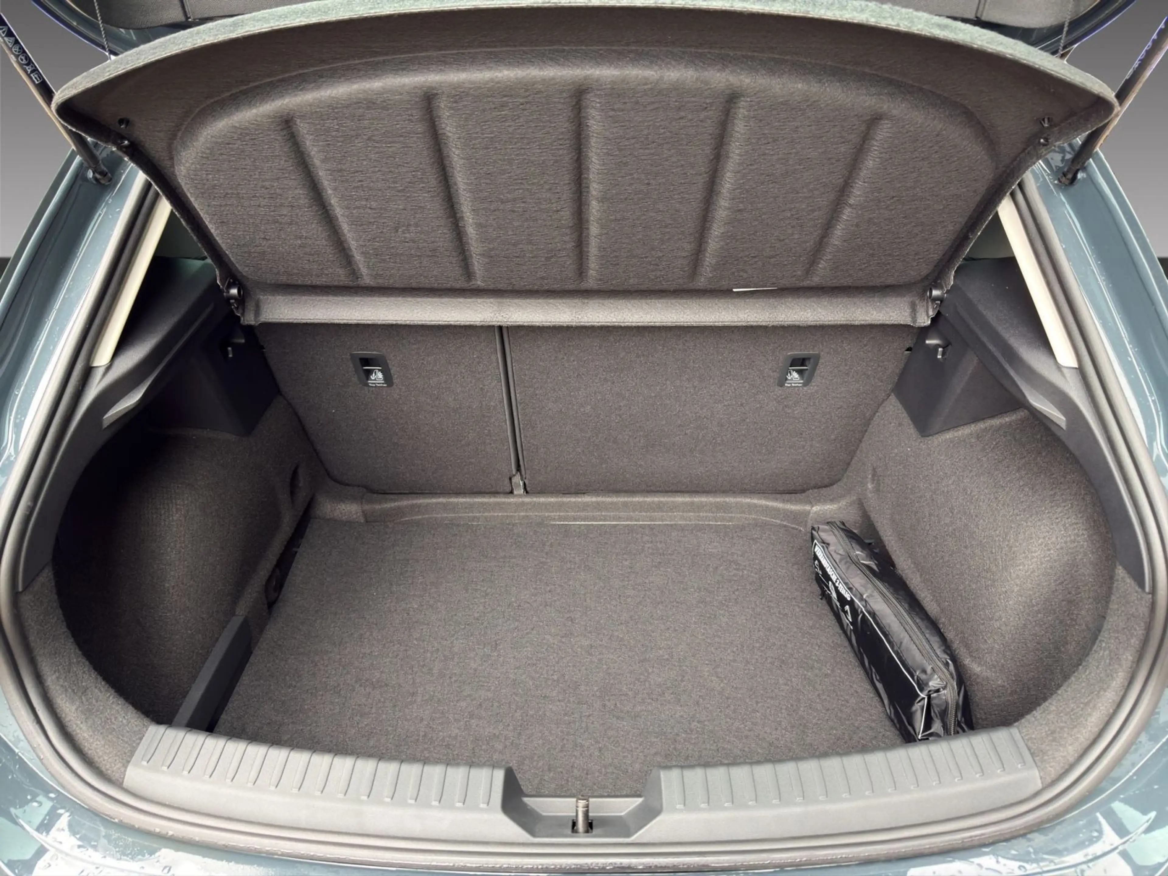 SEAT Leon Road Edition 1.5TSI DSG — photo 12