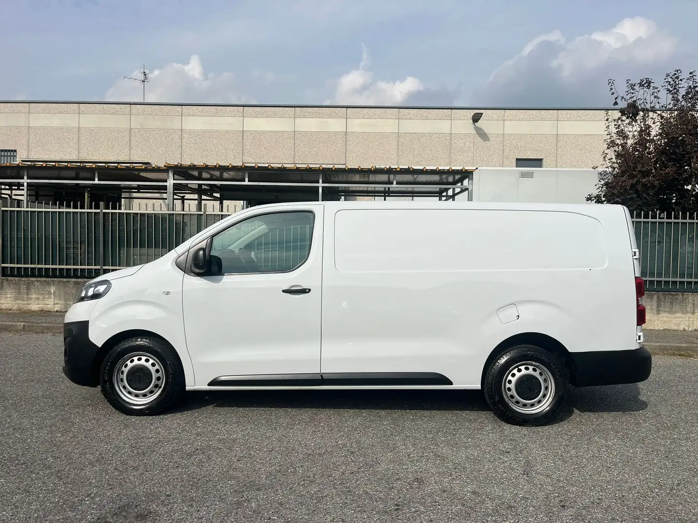 Opel VIVARO 2.0DCI 145CV PASSO LUNGO Blanc - 2
