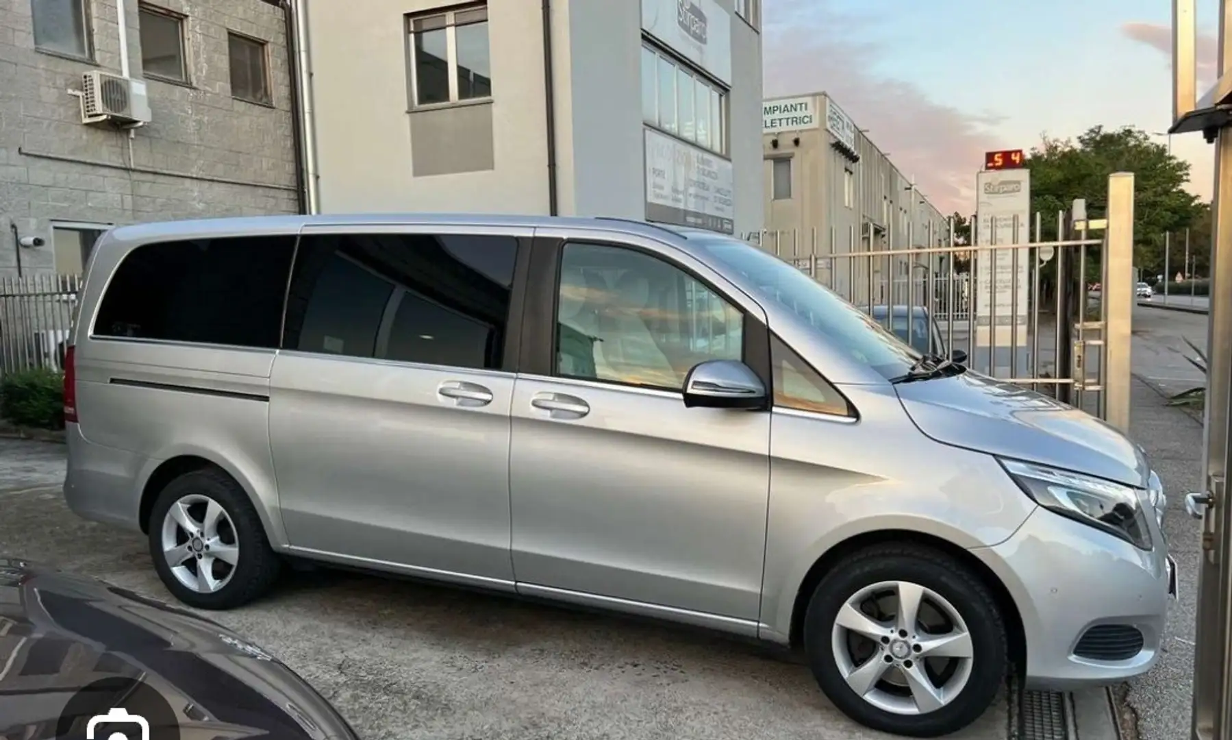 Mercedes-Benz V 200 d 4-Matic LWB - 1