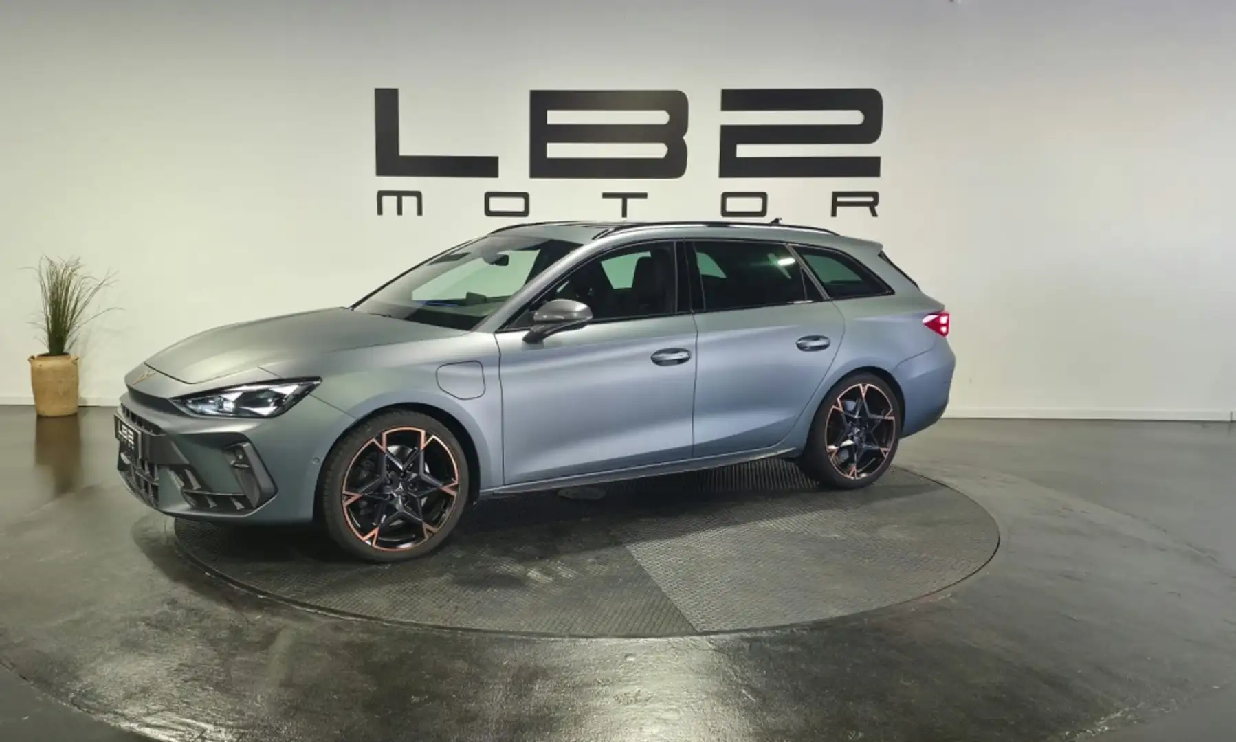 CUPRA Leon Sportstourer VZ 1.5 TSI e-Hybrid 200kW DSG Gris - 2