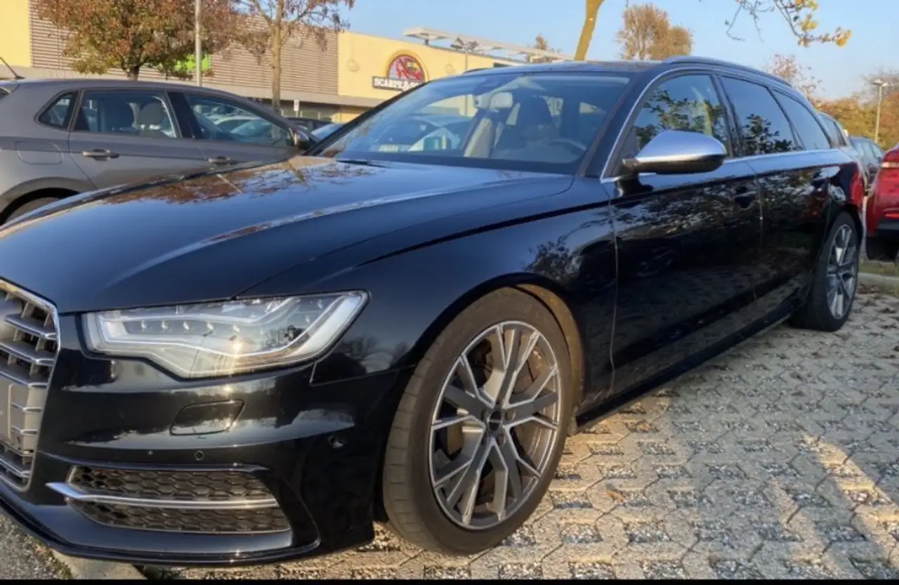 Audi RS6 Avant 4.2 V8 — photo 1 of 8
