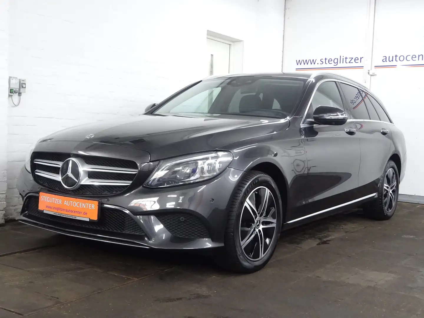 Mercedes-Benz C 220 d T Avantgarde 9G ACC/360°/MBEAM/StHz/KEY/Digi Grau - 1